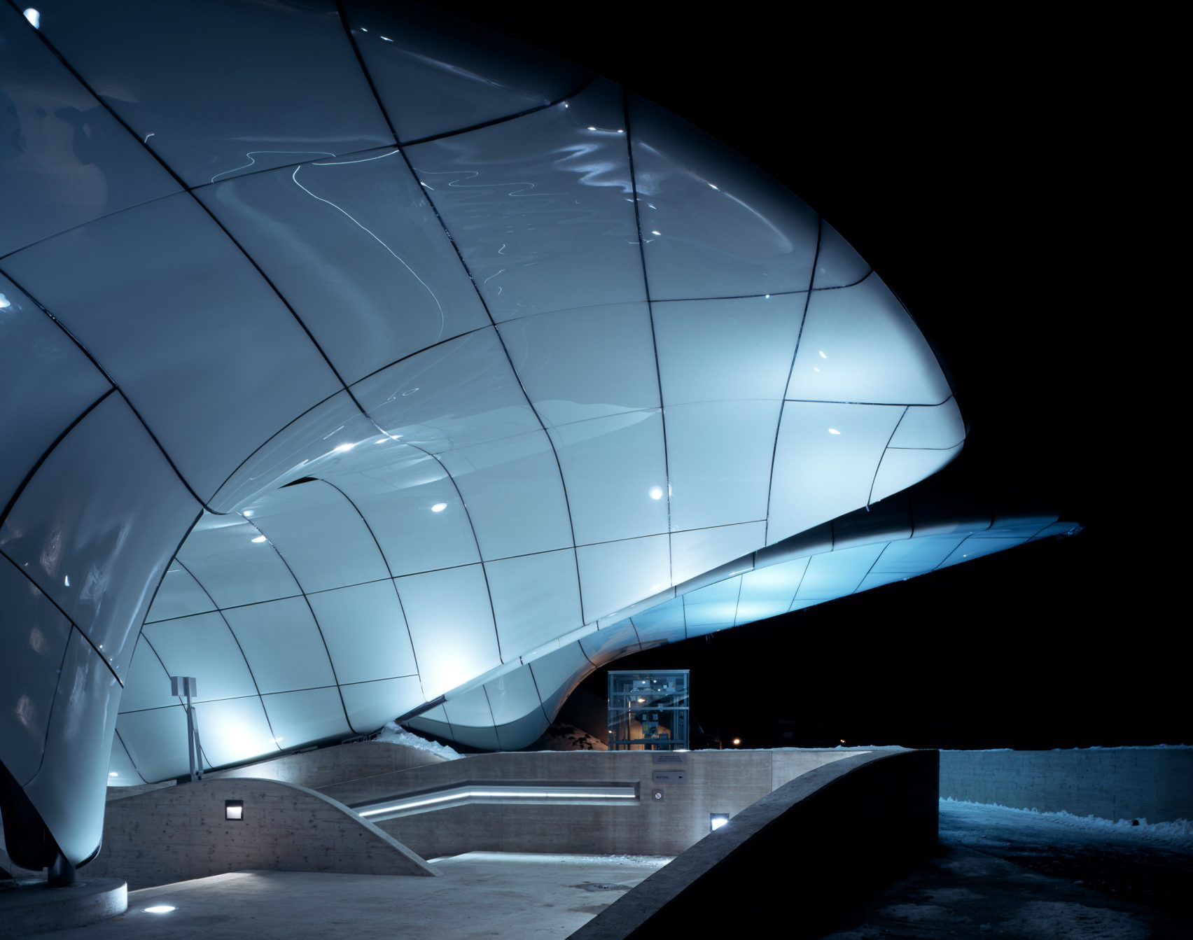Станции Nordpark в Инсбруке: параметрические «ледяные образования» Zaha Hadid