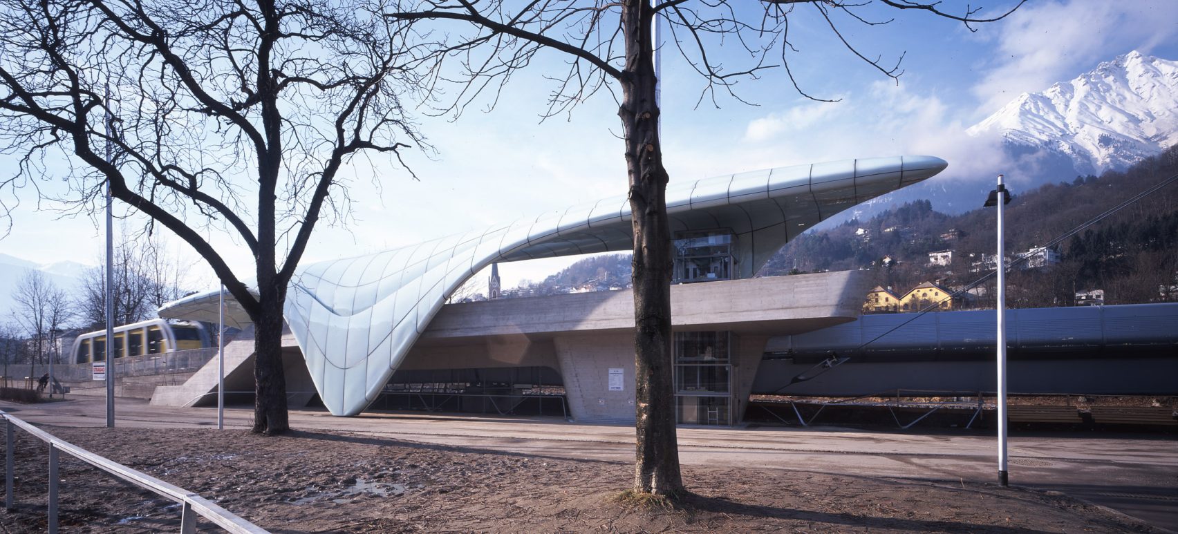 Станции Nordpark в Инсбруке: параметрические «ледяные образования» Zaha Hadid