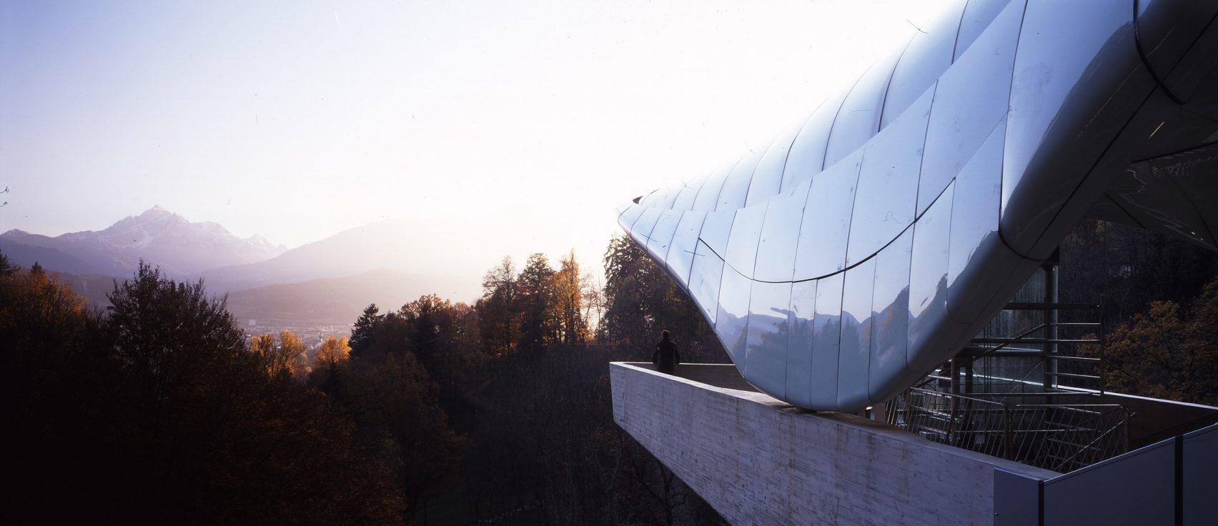 Станции Nordpark в Инсбруке: параметрические «ледяные образования» Zaha Hadid