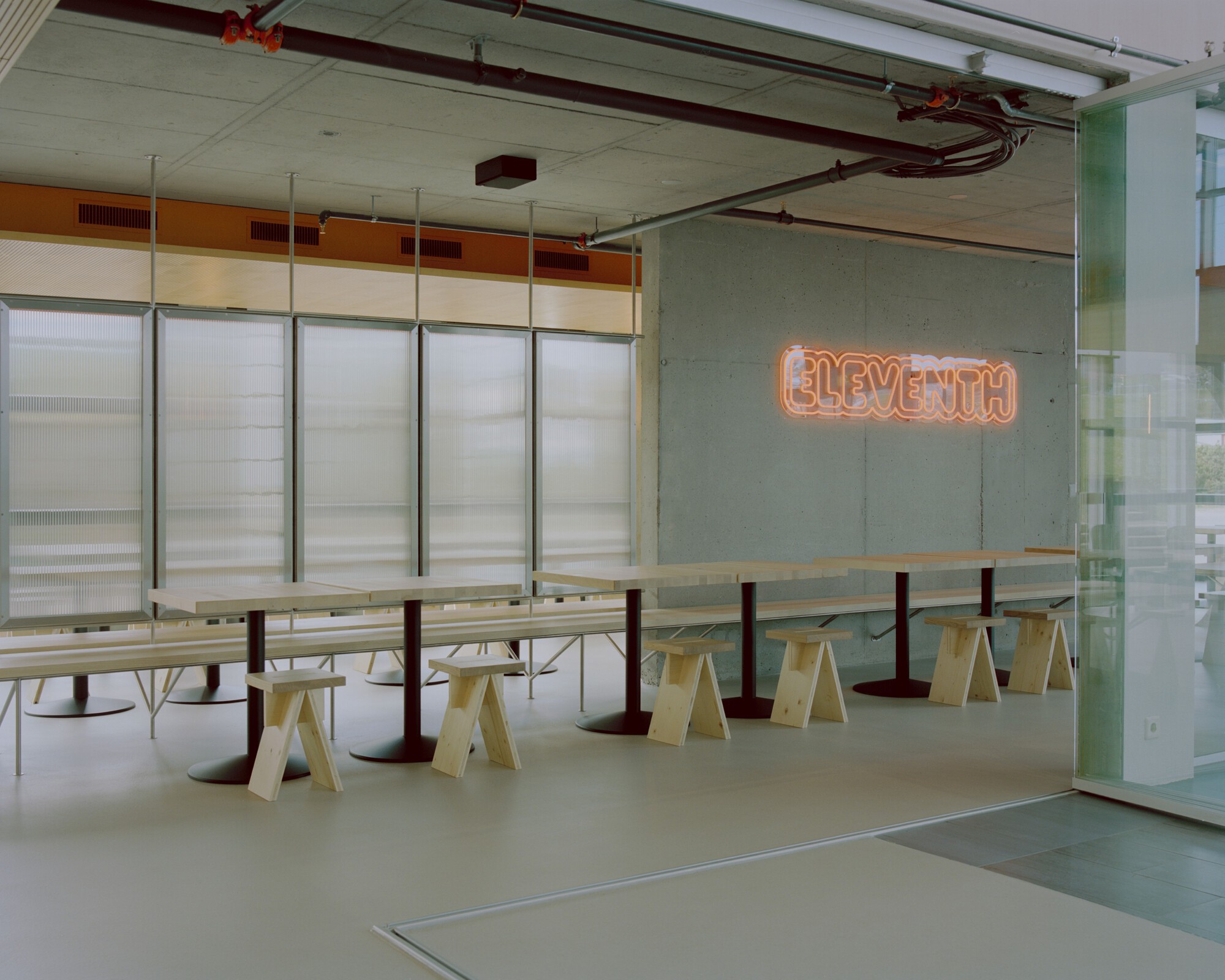 Ресторан Eleventhfloor / Noue Studio