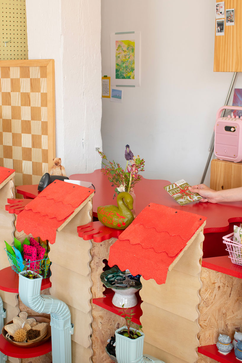 OPEN HOUSE: модульная деревянная стойка для Pyperbleu Collective в Бруклине