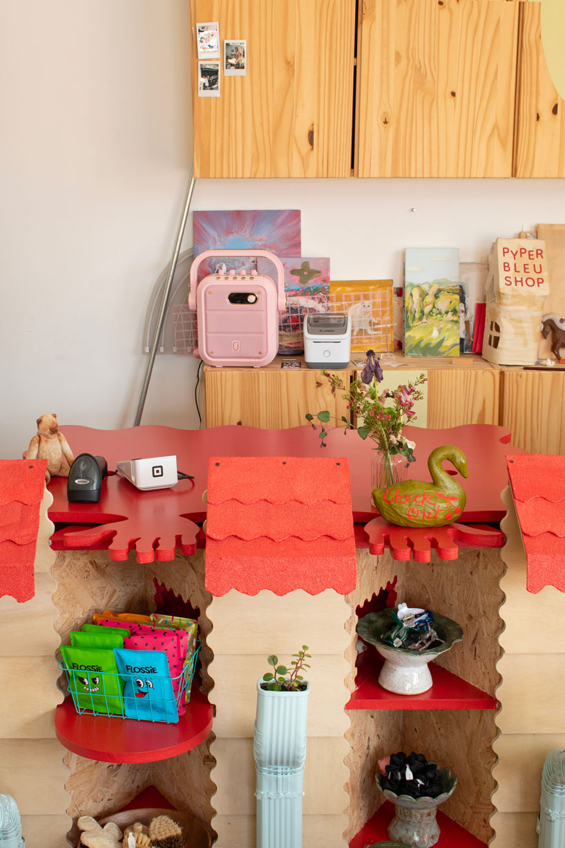 OPEN HOUSE: модульная деревянная стойка для Pyperbleu Collective в Бруклине