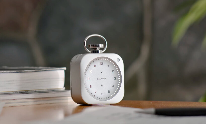 Balmuda представила часы The Clock в форме карманных часов