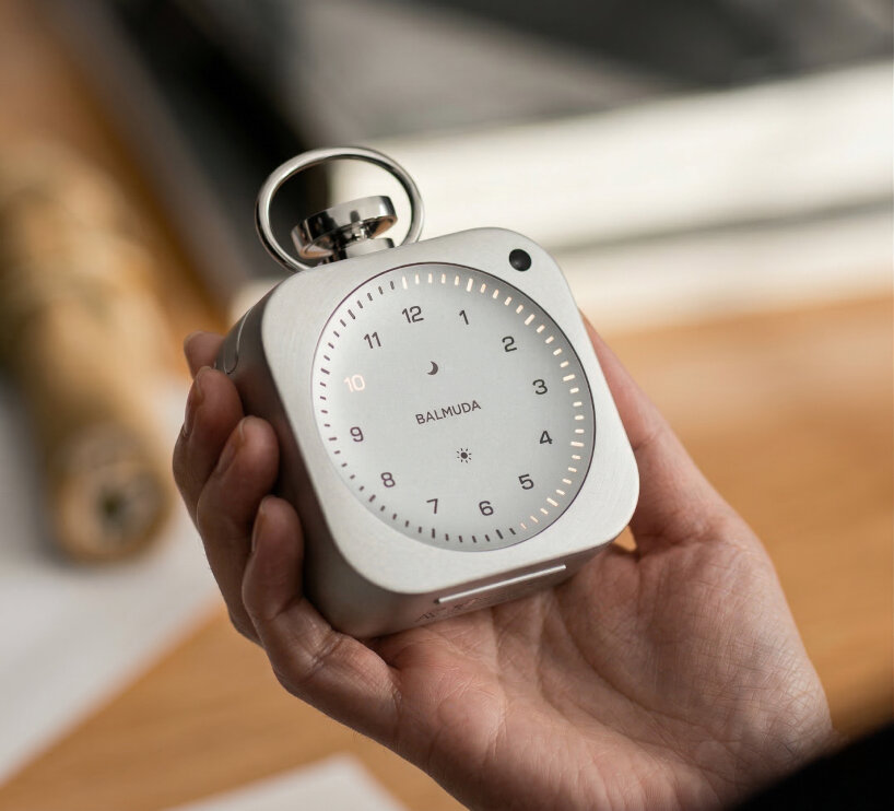 Balmuda представила часы The Clock в форме карманных часов