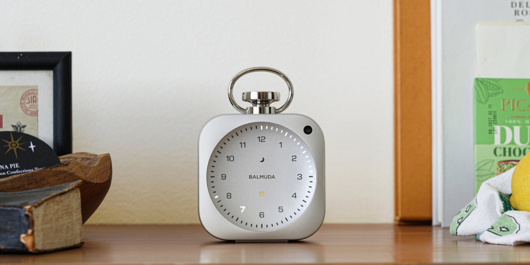 Balmuda представила часы The Clock в форме карманных часов