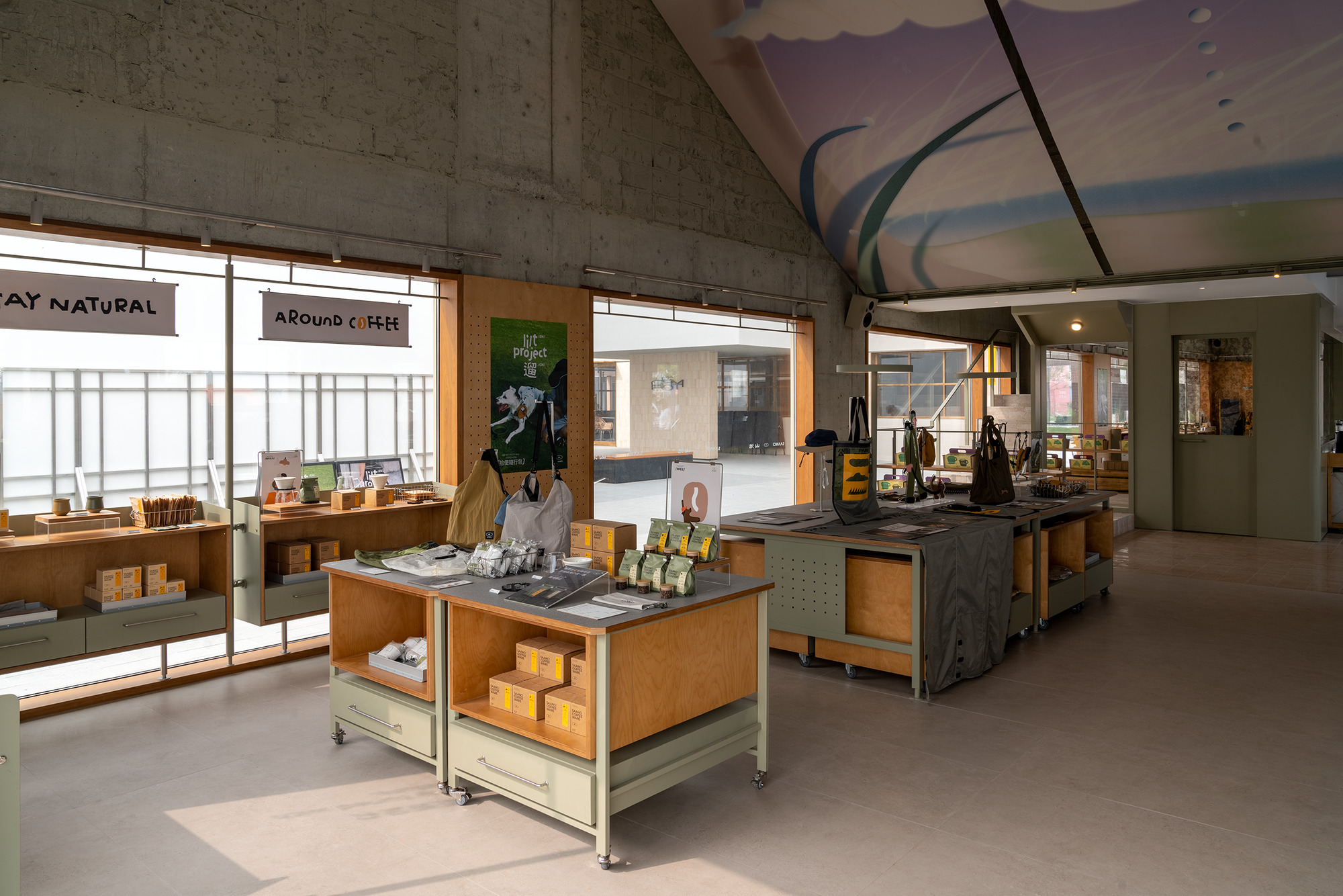 SAANCI Coffee в Aranya North Bay Store: NUC Studio создала двухуровневое кафе в Циньхуандао