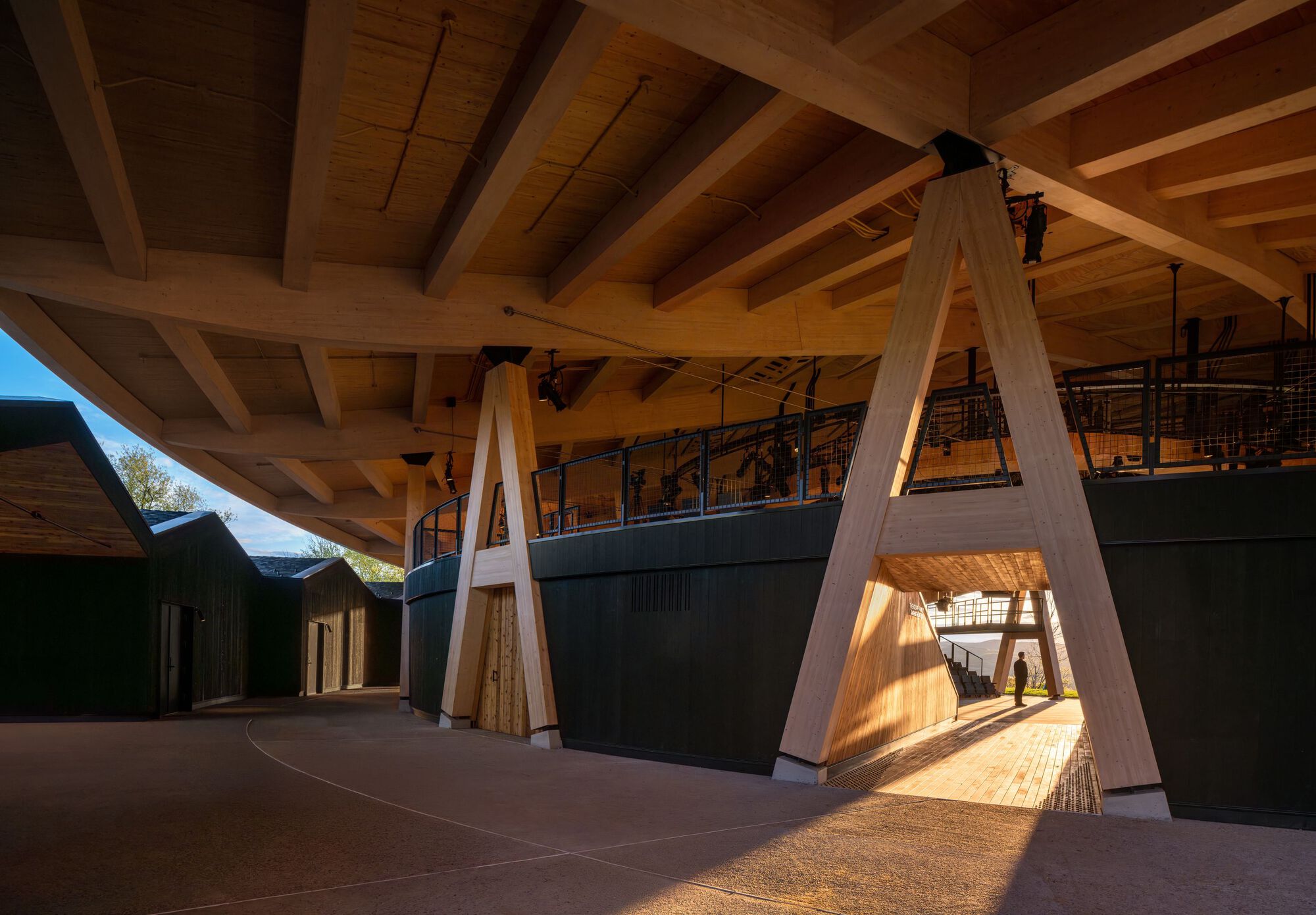 Samuel H. Scripps Theater Center / Studio Gang