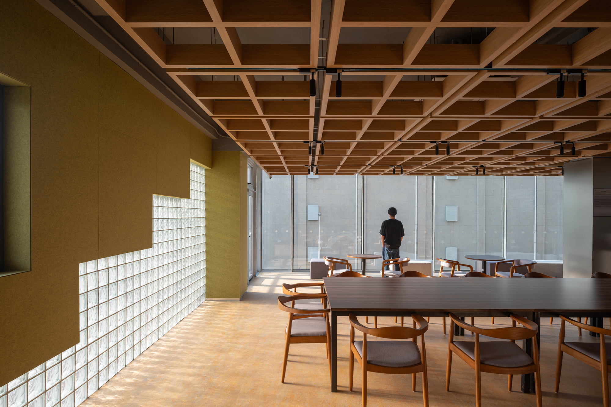 Shang'Ao Canal Social Service Center / Atelier Liu Yuyang Architects