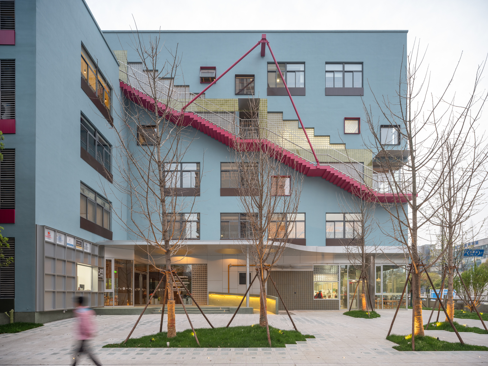 Shang'Ao Canal Social Service Center / Atelier Liu Yuyang Architects