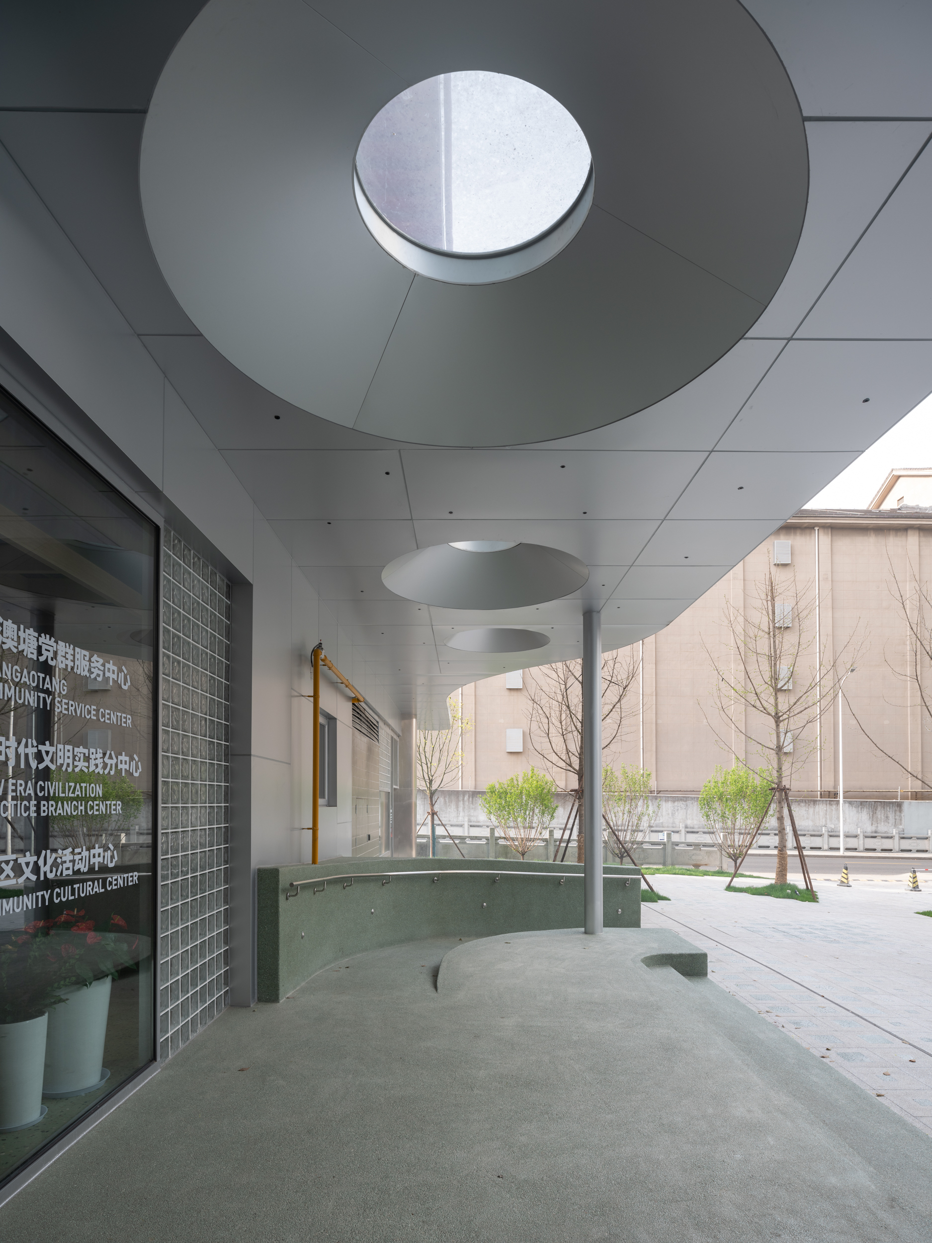Shang'Ao Canal Social Service Center / Atelier Liu Yuyang Architects