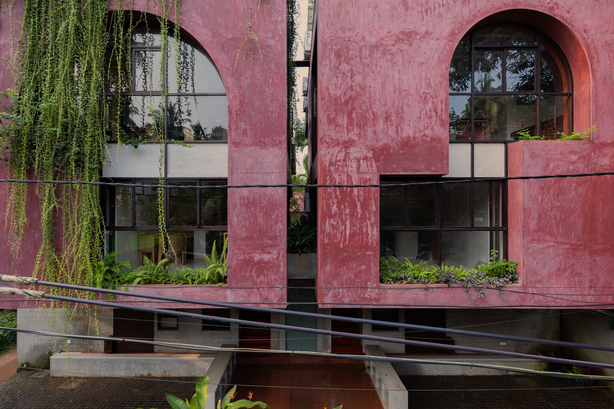 SOHO Work + Living / SOHO Architects: компактный проект в Керале с акцентом на приватность и климат