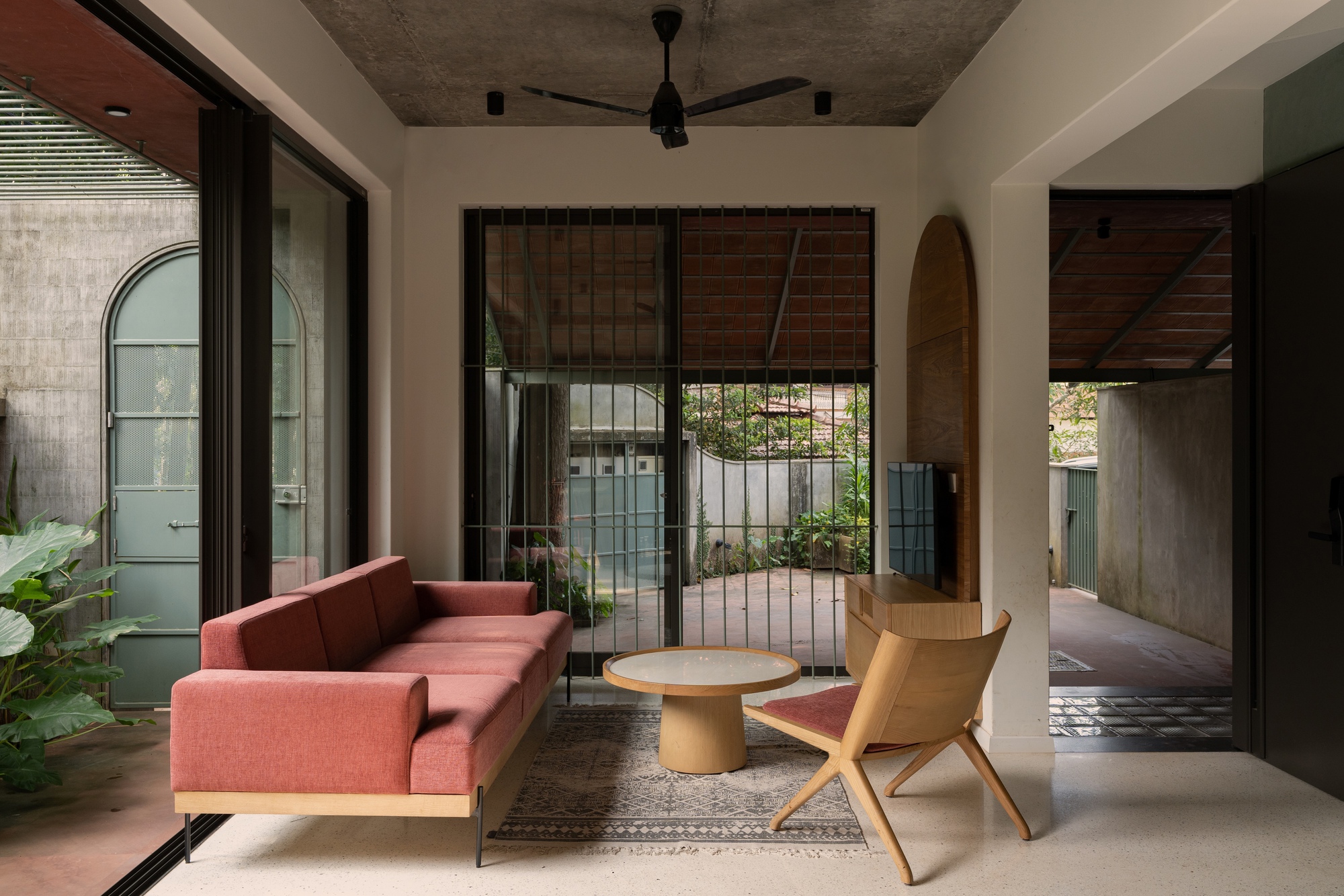 SOHO Work + Living / SOHO Architects: компактный проект в Керале с акцентом на приватность и климат