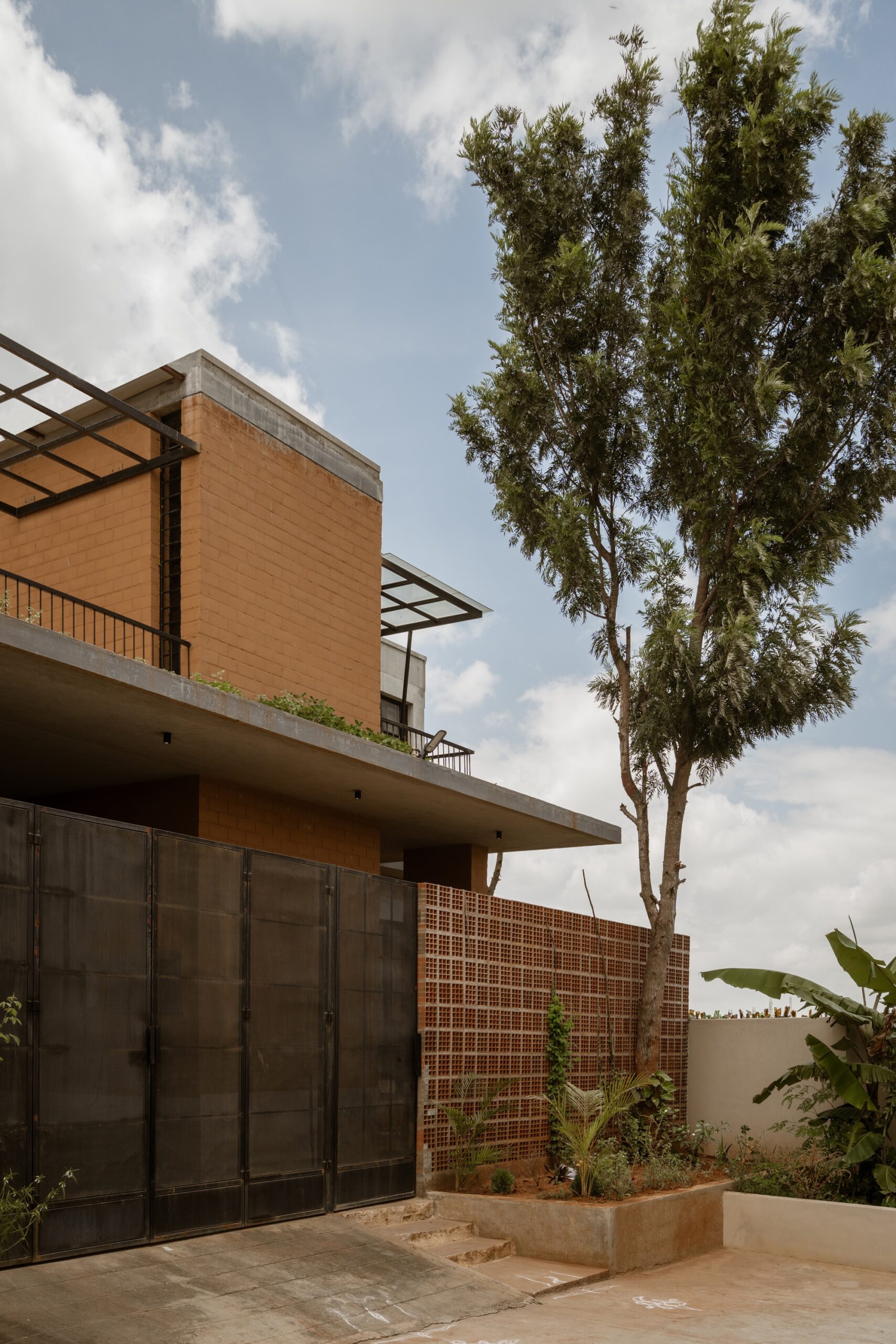 Sudhagar's Mud House / Aagaram Architects