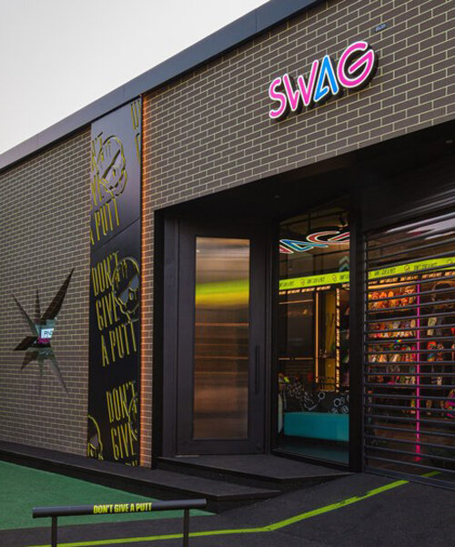 Флагманский магазин SWAG Golf в Бангкоке: монохром, неон и архитектурный язык бренда