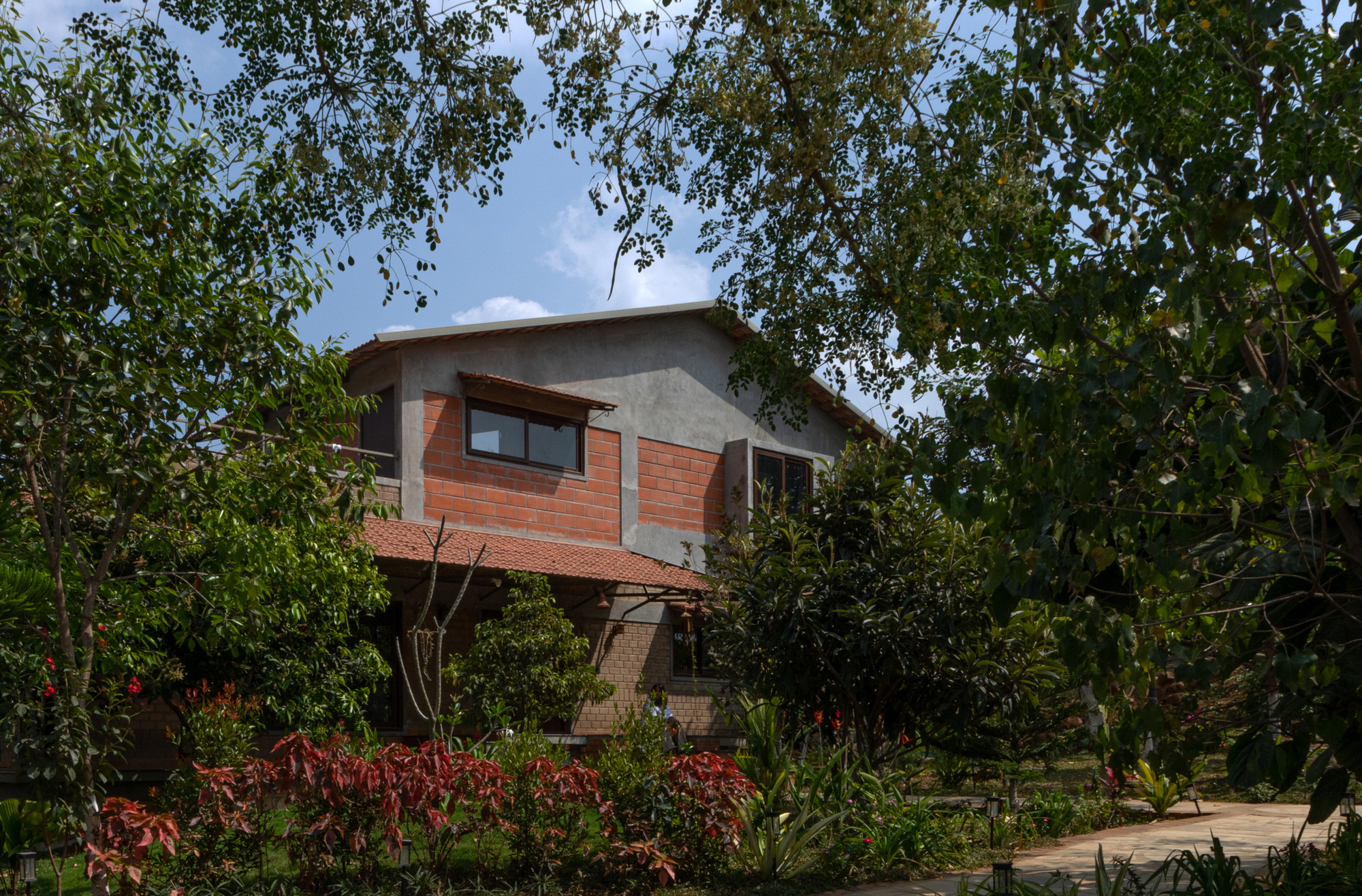 Svatman Farmhouse / HabitArt Architecture Studio