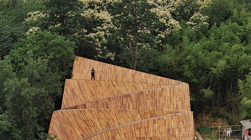 Primary Architects завершили Carpenter’s Home: деревянную мастерскую и пространство обучения в китайской деревне