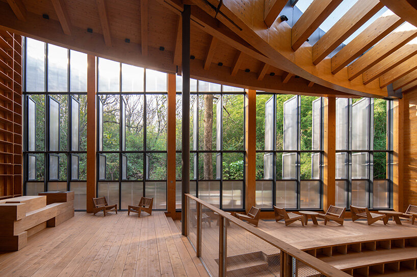 Primary Architects завершили Carpenter’s Home: деревянную мастерскую и пространство обучения в китайской деревне