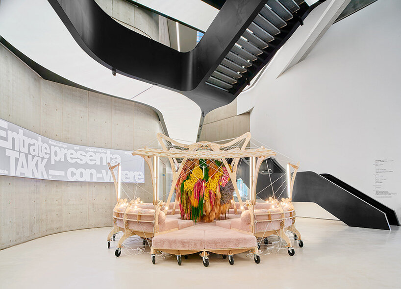 TAKK превращает вход MAXXI в Риме в ландшафт сосуществования
