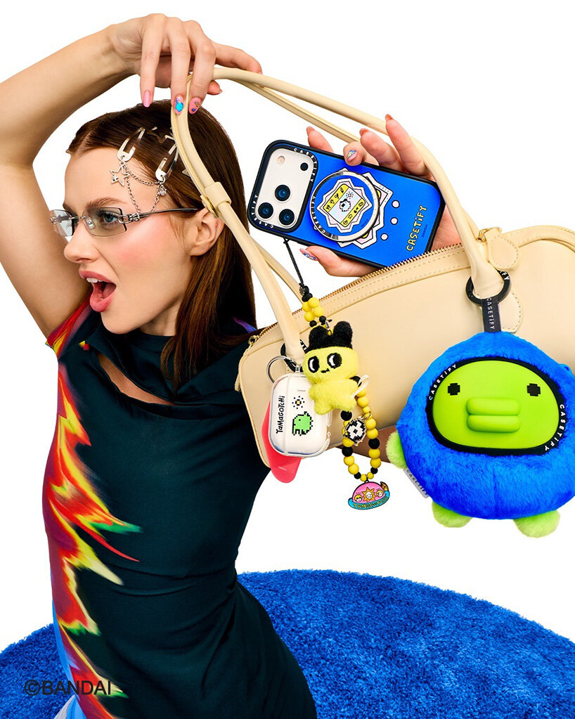 CASETiFY и Tamagotchi представили коллекцию аксессуаров и лимитированный девайс в духе Y2K
