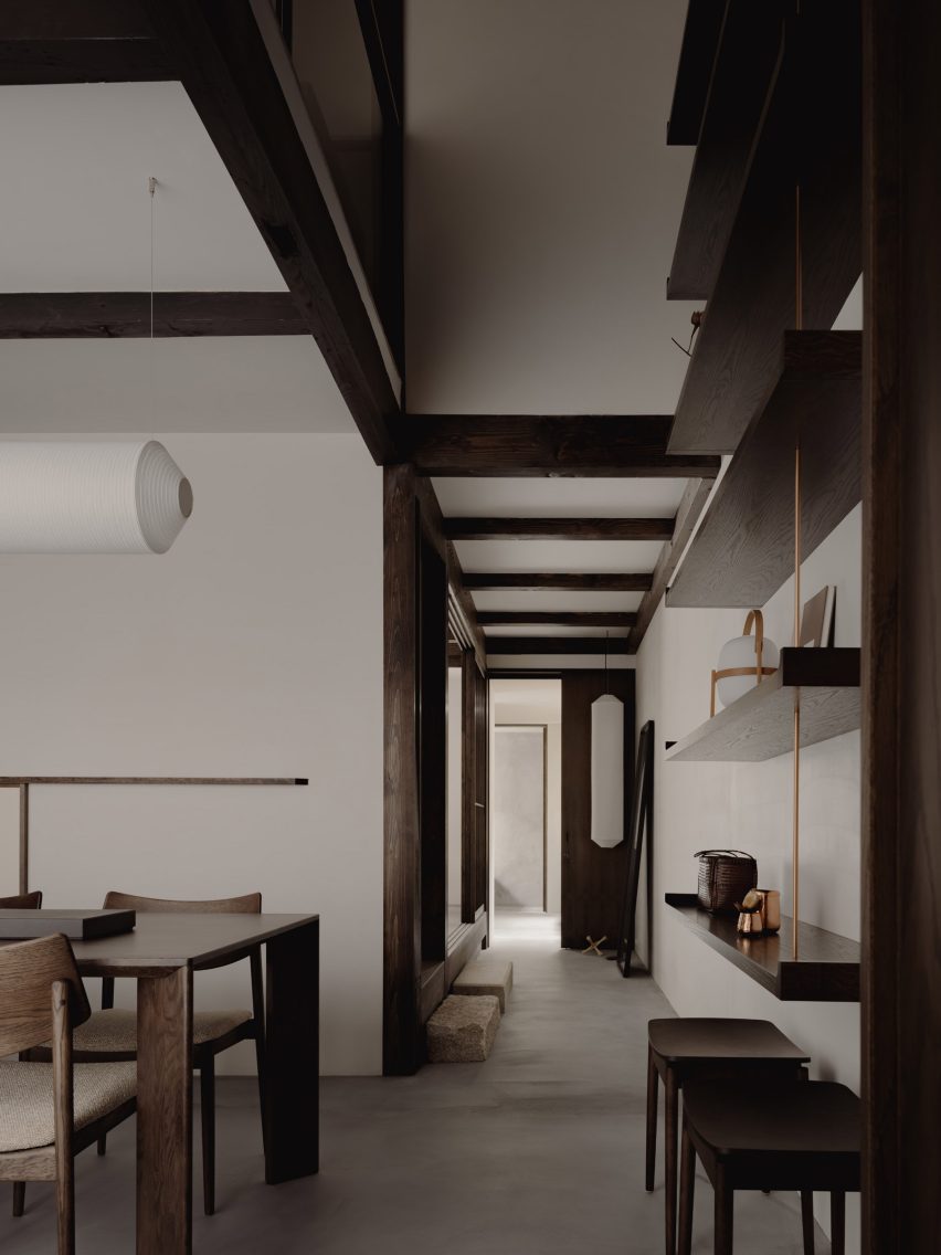 Keiji Ashizawa Design обновила 120-летний киотский machiya под арендуемый дом Toune