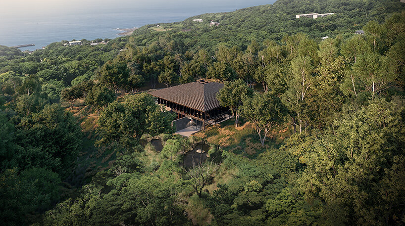 V Taller предлагает лесной retreat с монолитным каменным ядром для NOT A HOTEL в Японии
