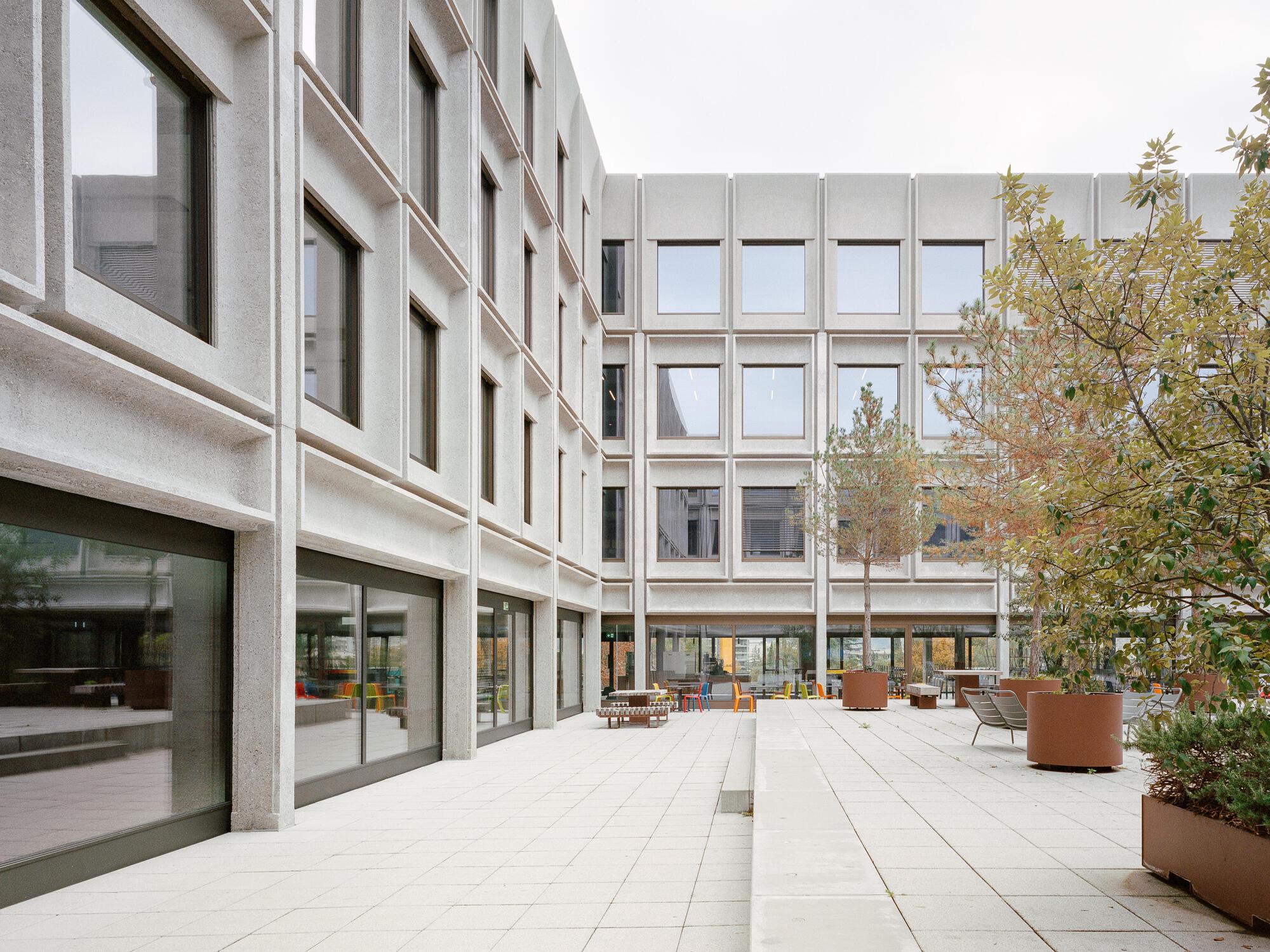 Вертикальное расширение и обновление Collège Rousseau / Burckhardt