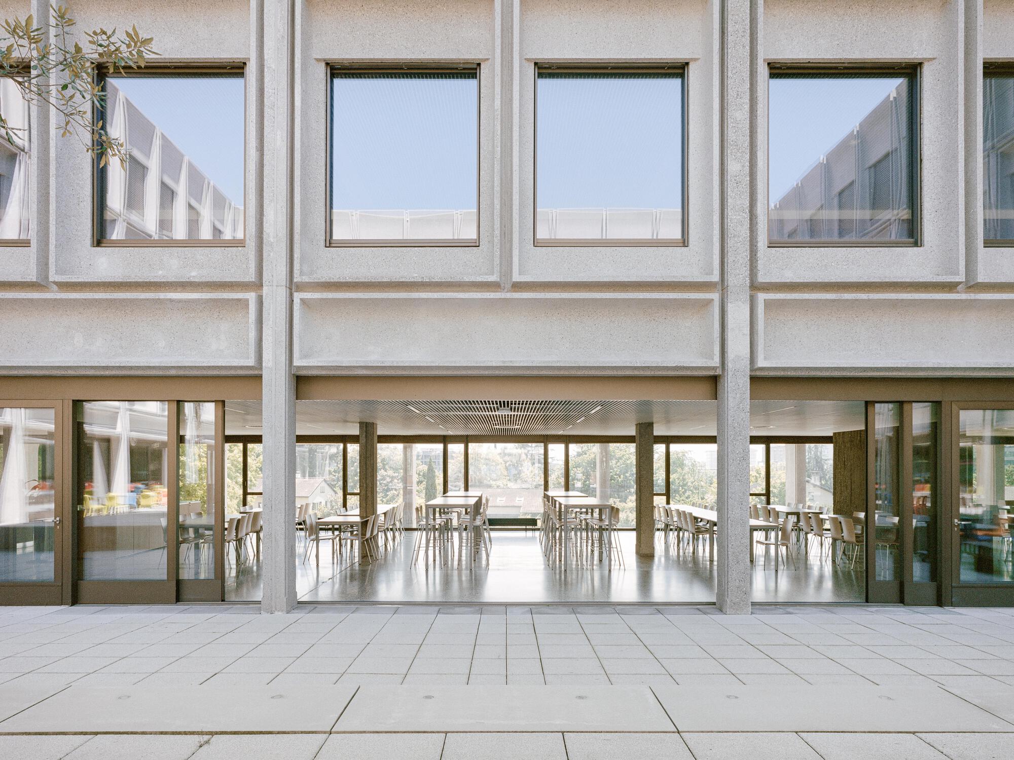 Вертикальное расширение и обновление Collège Rousseau / Burckhardt