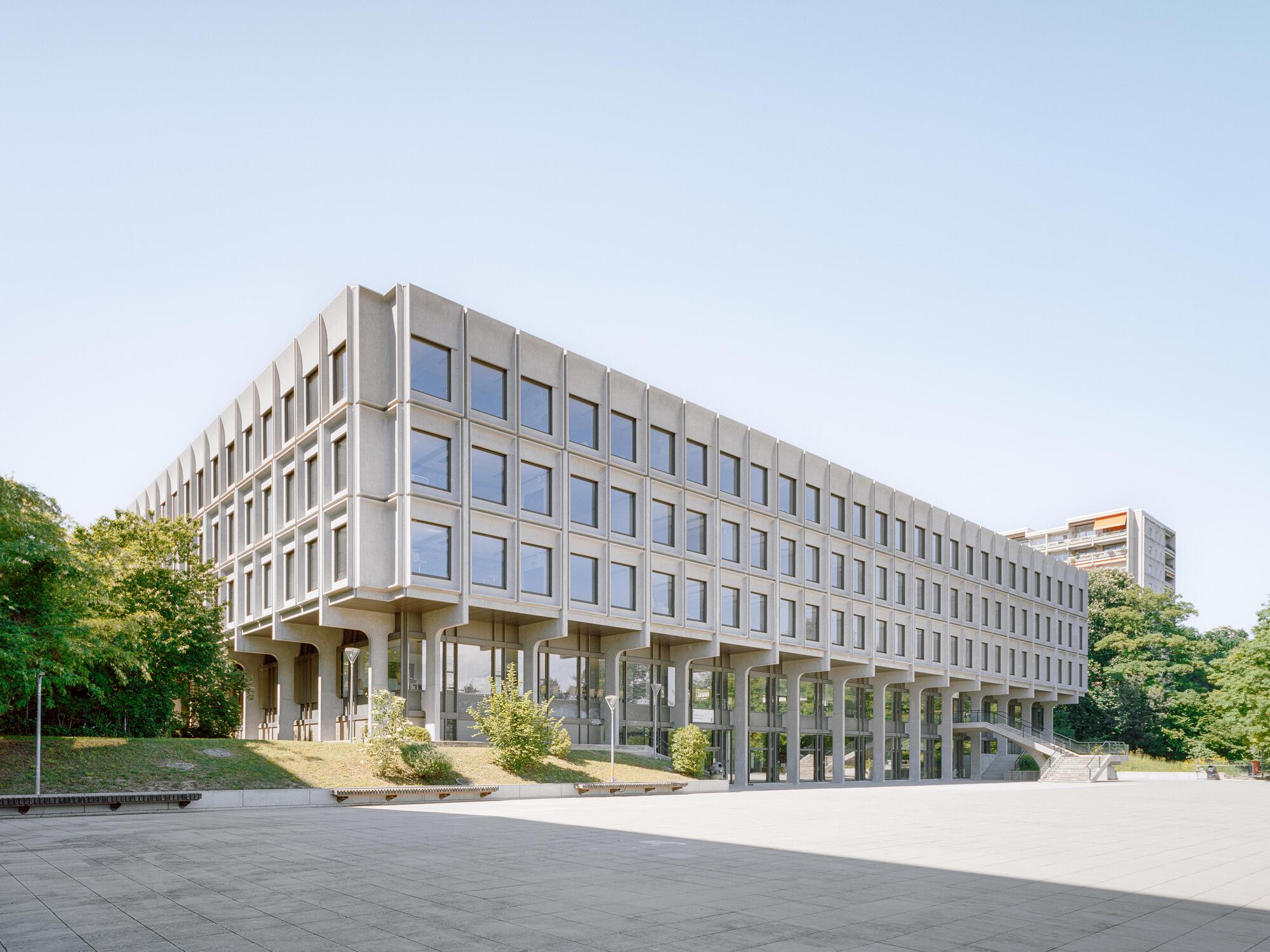 Вертикальное расширение и обновление Collège Rousseau / Burckhardt
