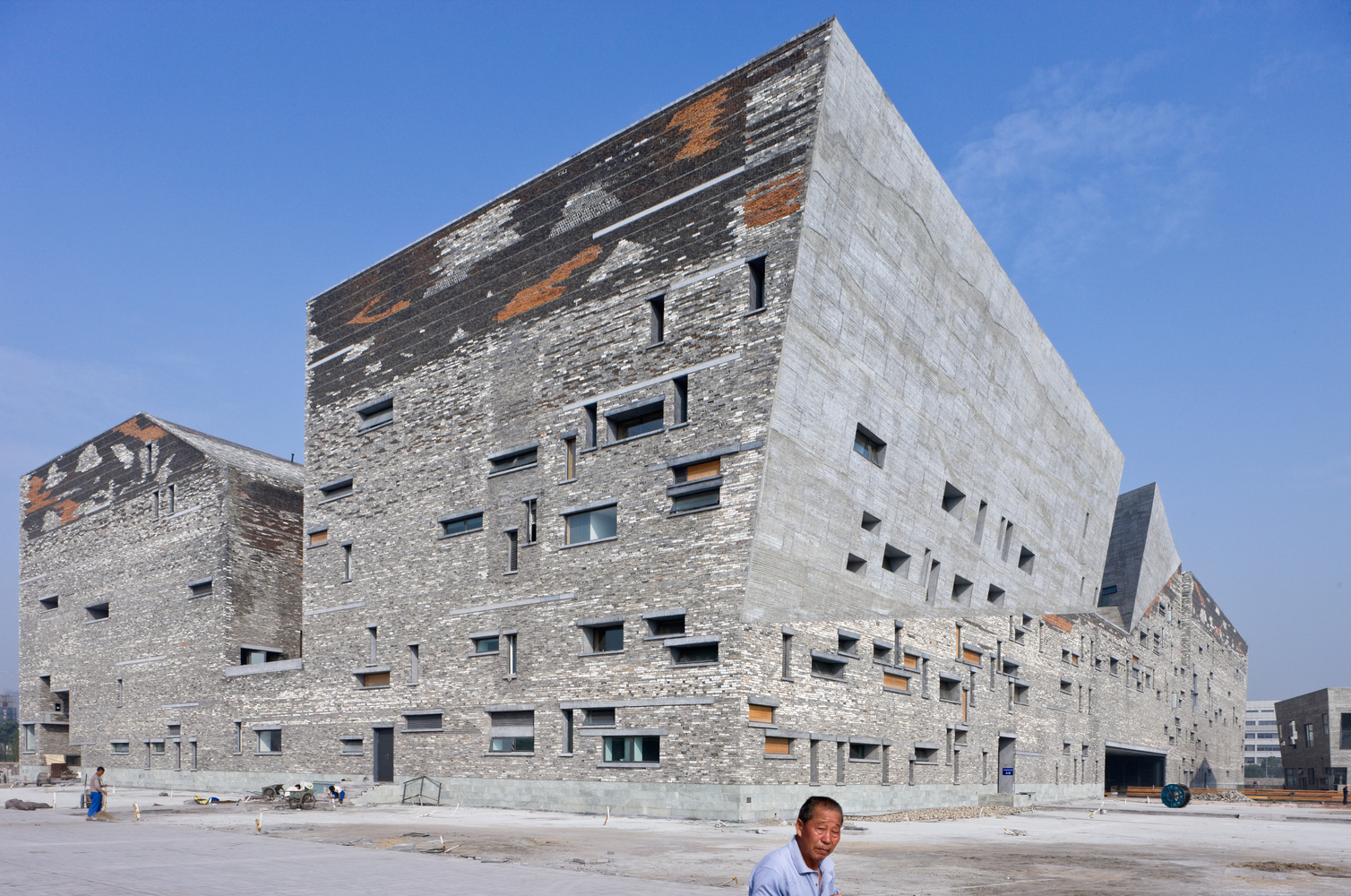 «Do Architecture»: Ван Шу и Лу Вэнь Юй объявили тему и название Венецианской архитектурной биеннале 2027 года