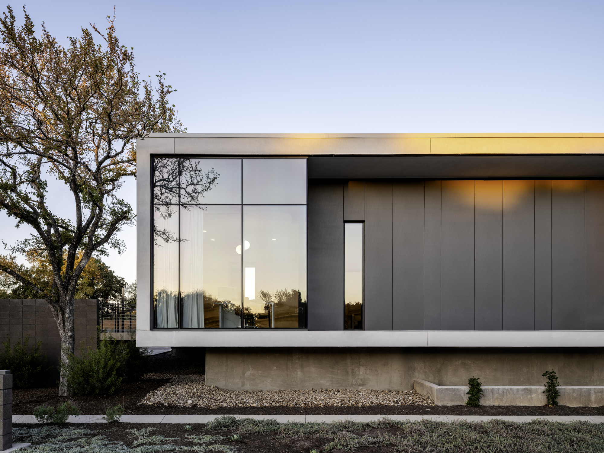 Westlake Dermatology Georgetown / Matt Fajkus Architecture