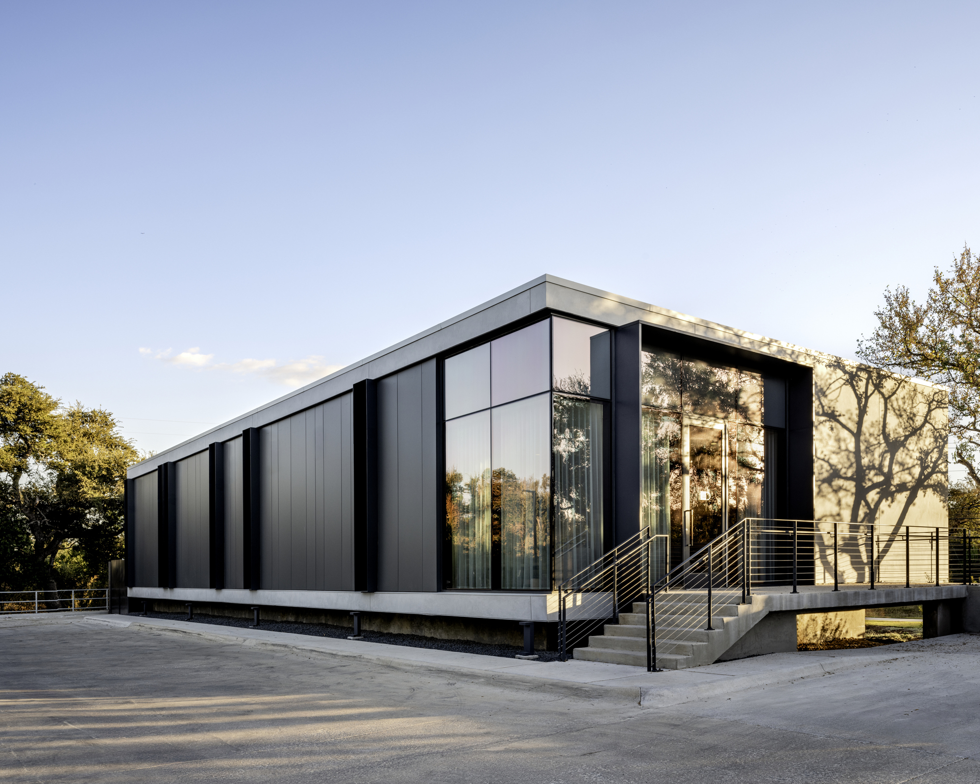 Westlake Dermatology Georgetown / Matt Fajkus Architecture