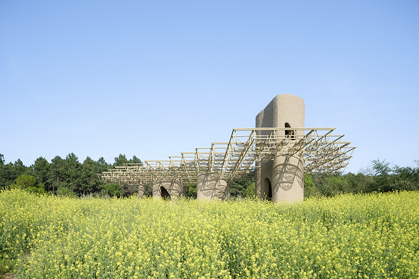 Wetland Caves от Studio 10: павильон-«пещера» в ландшафте болот Qu River