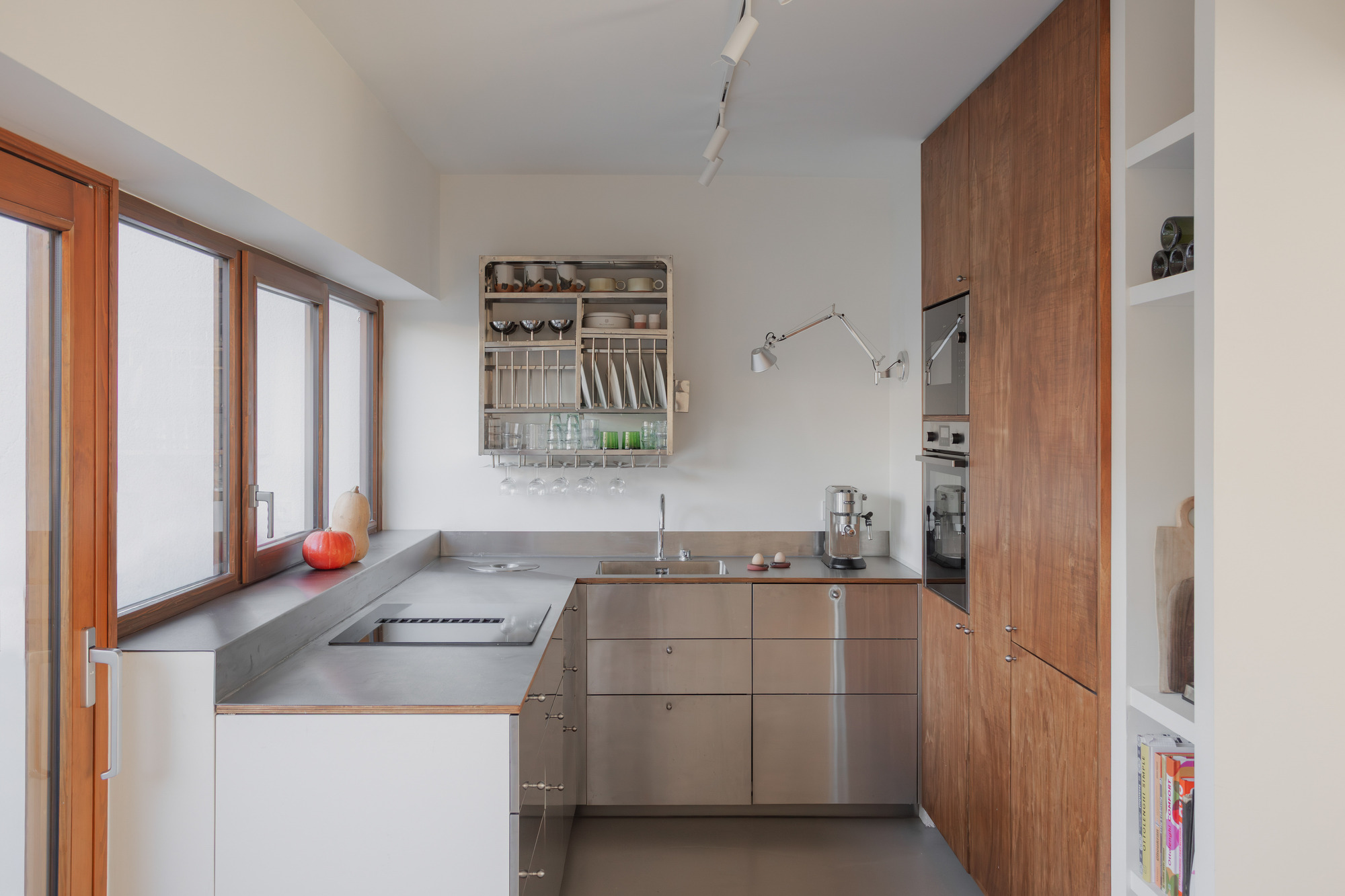 Реконструкция дома рабочих / Cecile Elicagaray Architecte