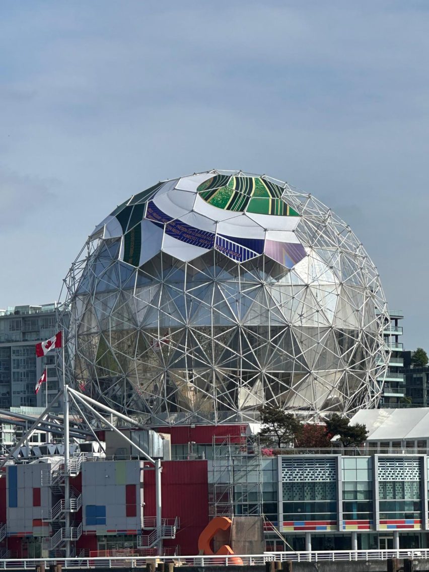 Купол Science World в Ванкувере оформляют в мотив мяча Trionda к ЧМ-2026