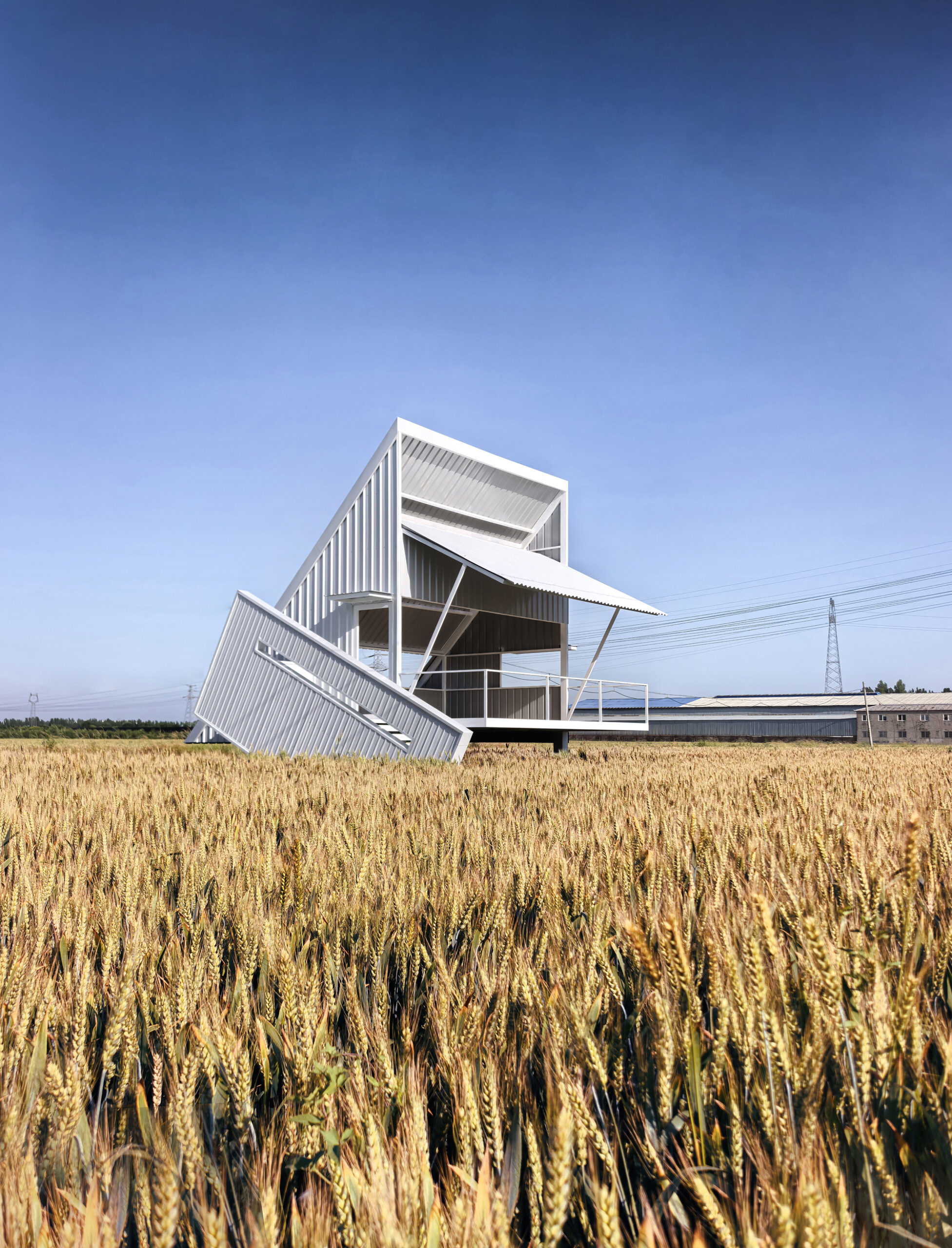 A White Barn / M.S.A.A. atelier