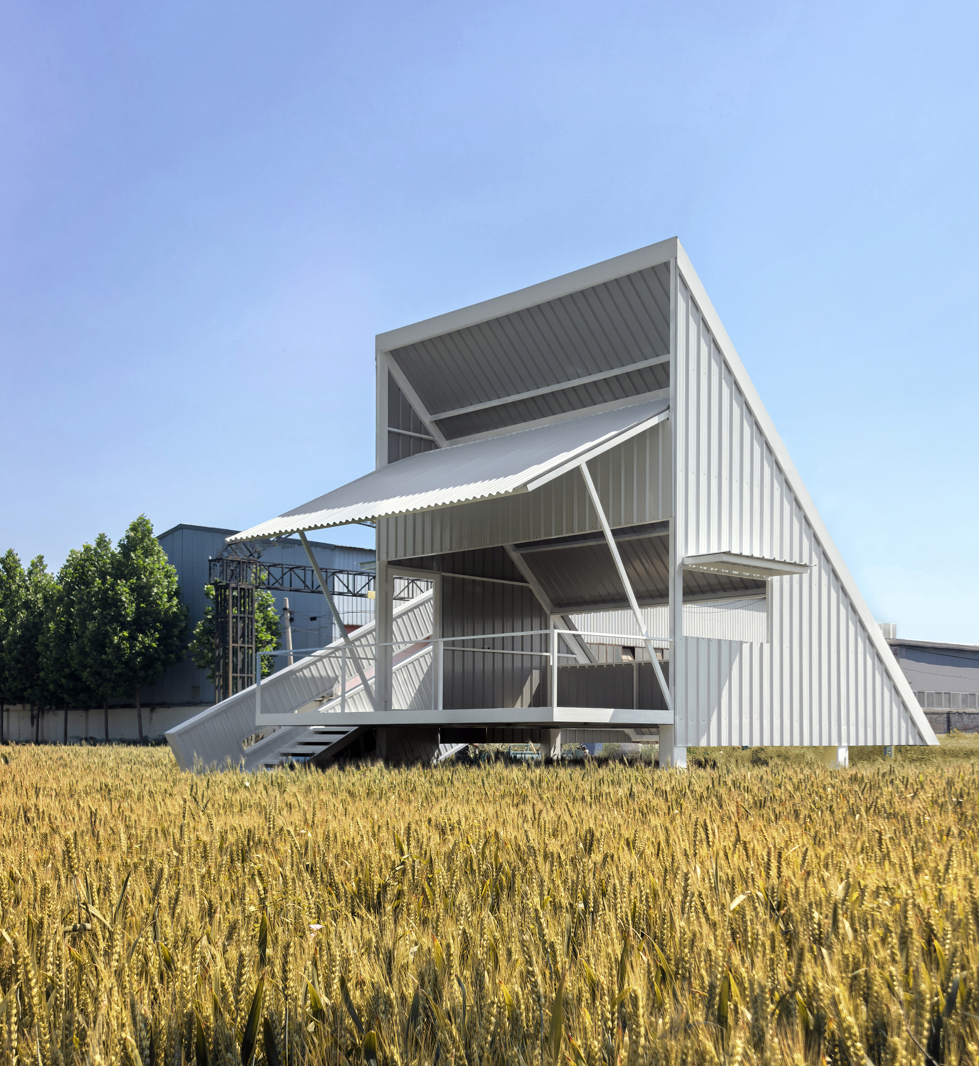 A White Barn / M.S.A.A. atelier