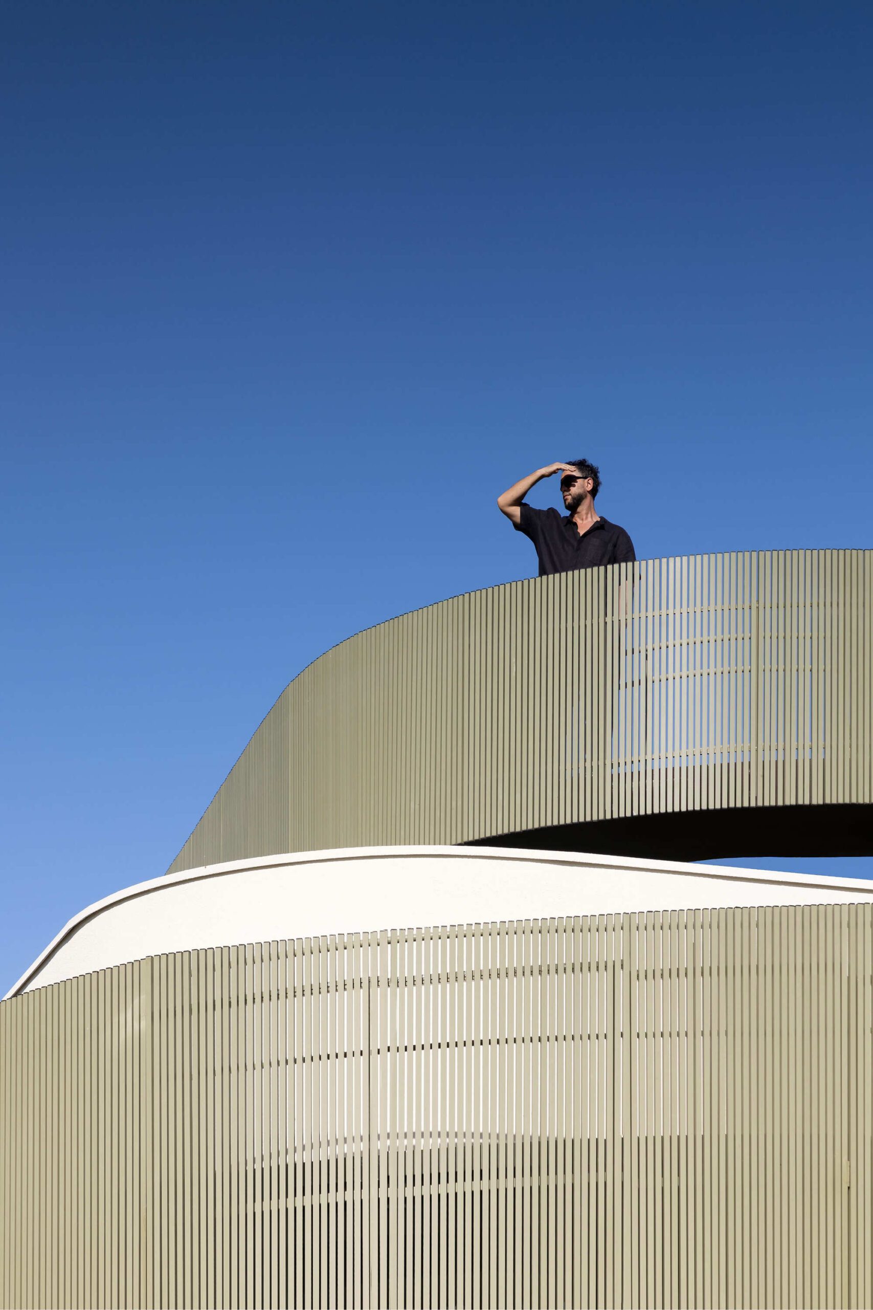 Casa Circular / efcarquitetura: доступный дом с садом на крыше в Индаиату́бе