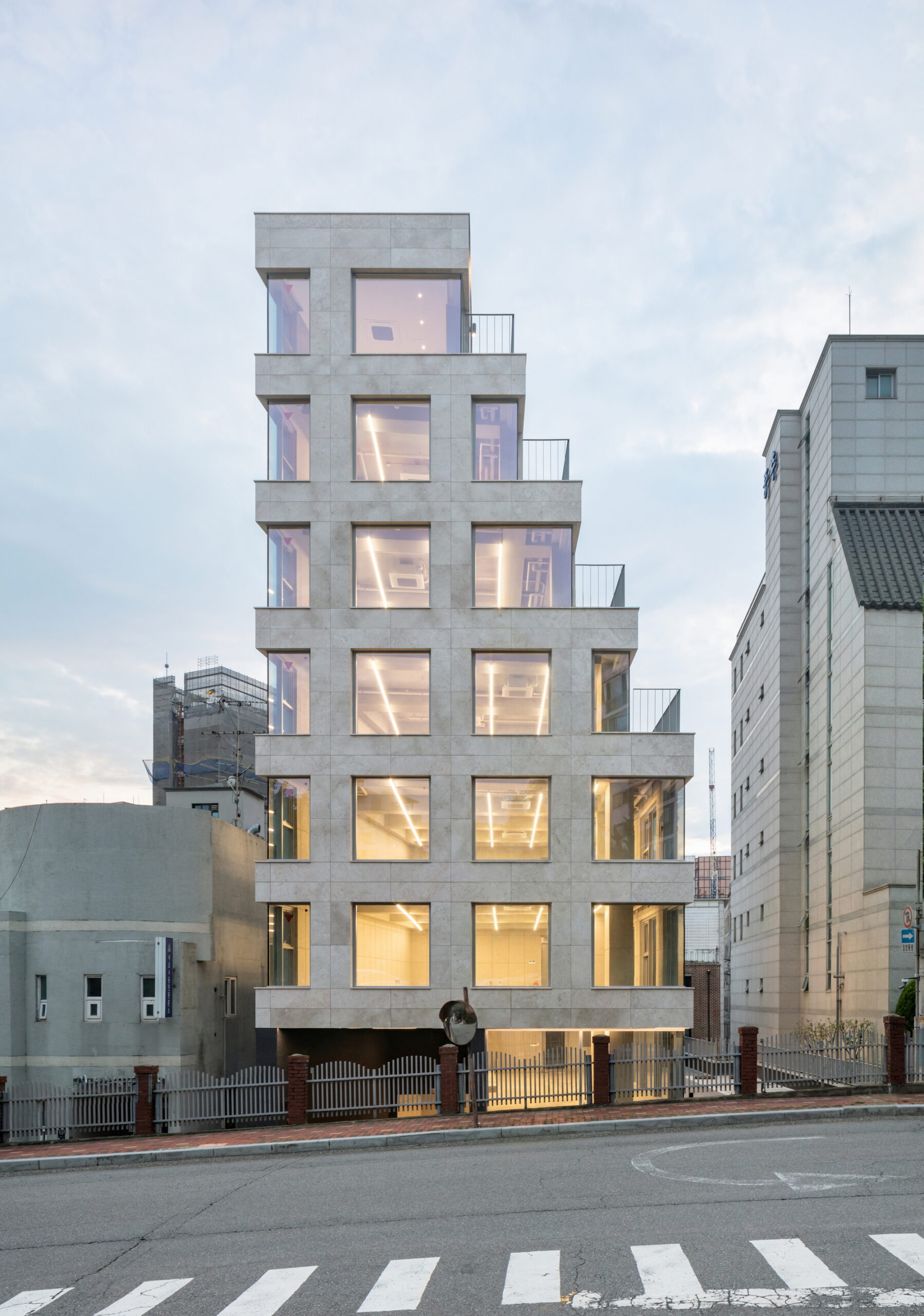 YP Building / Simplex Architecture