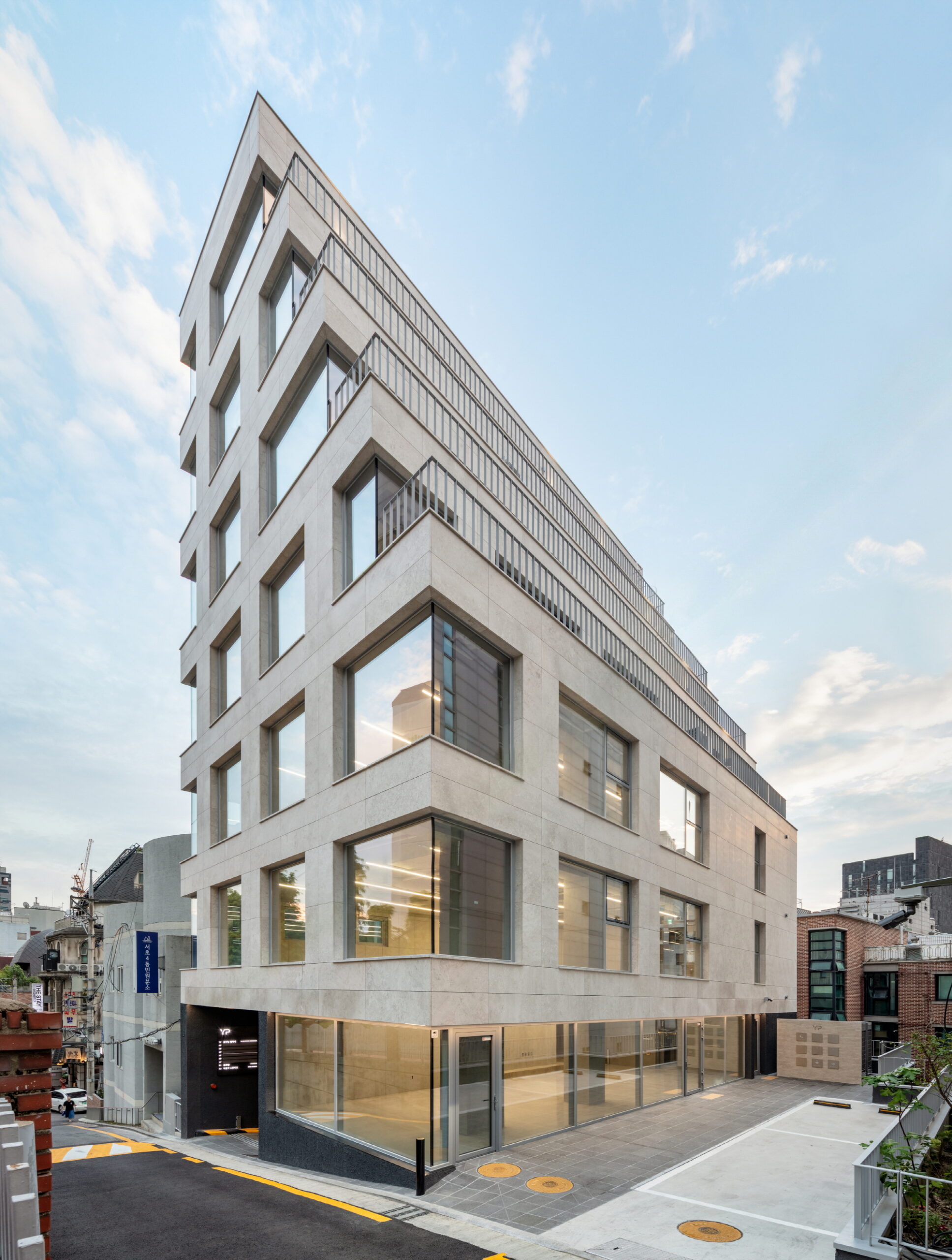 YP Building / Simplex Architecture