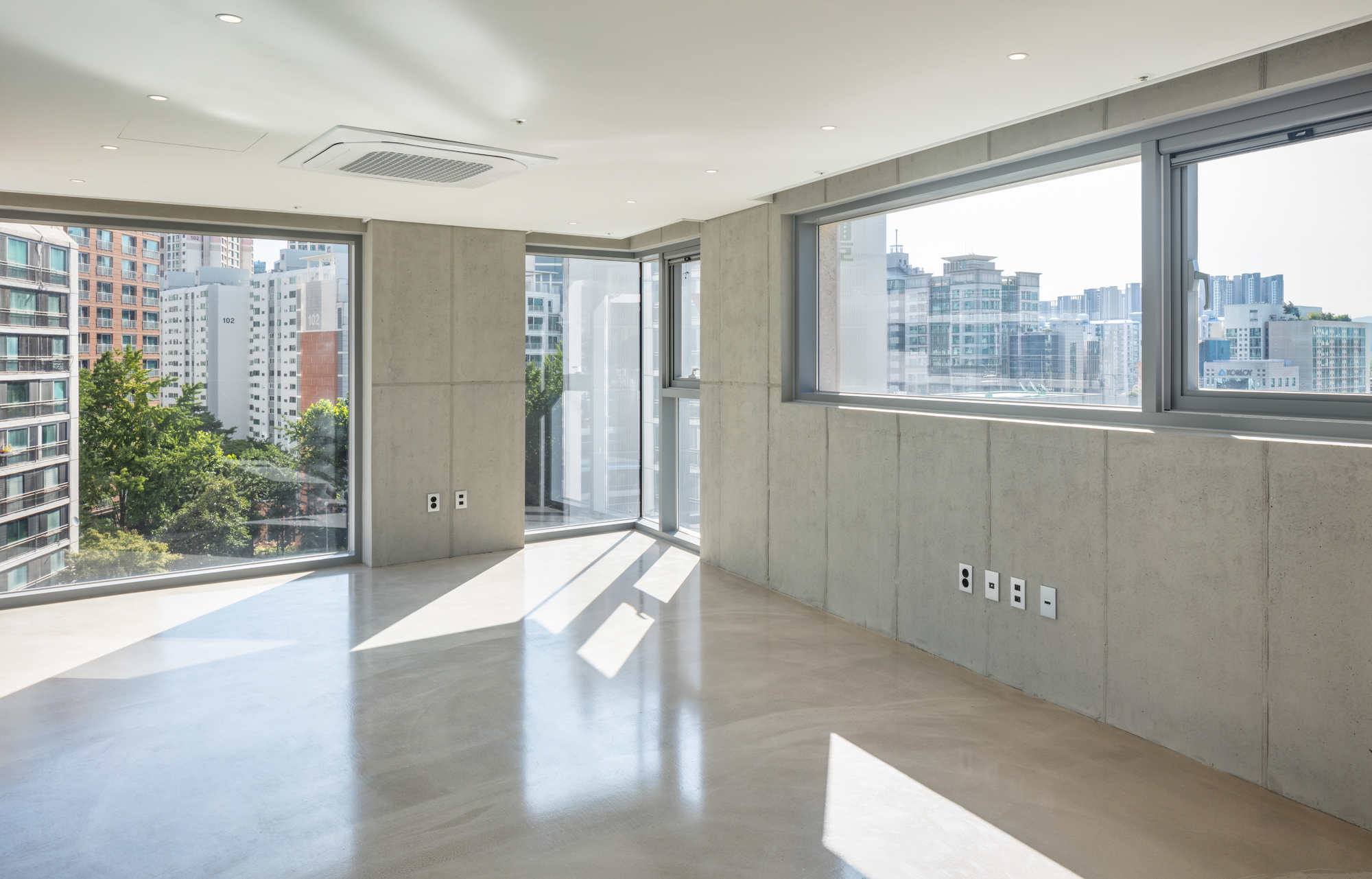 YP Building / Simplex Architecture