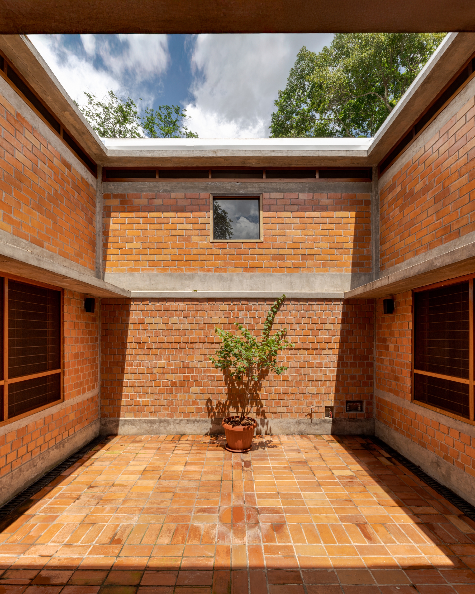 Villa E / Vásquez & López Arquitectos