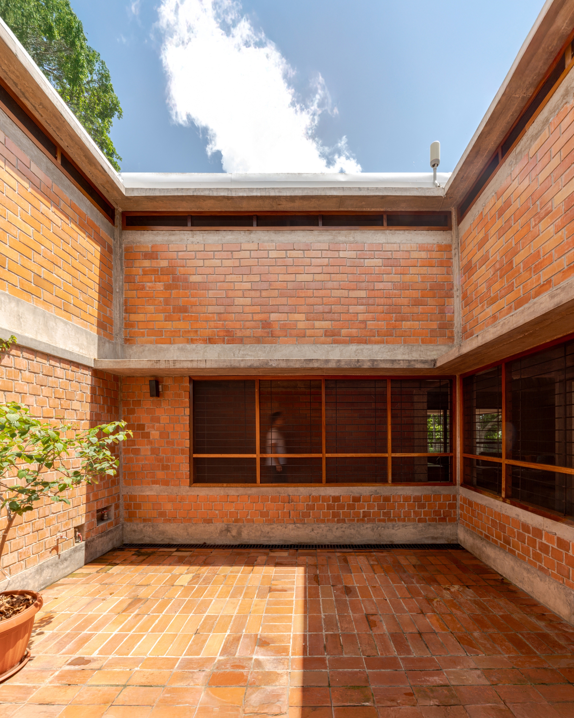 Villa E / Vásquez & López Arquitectos