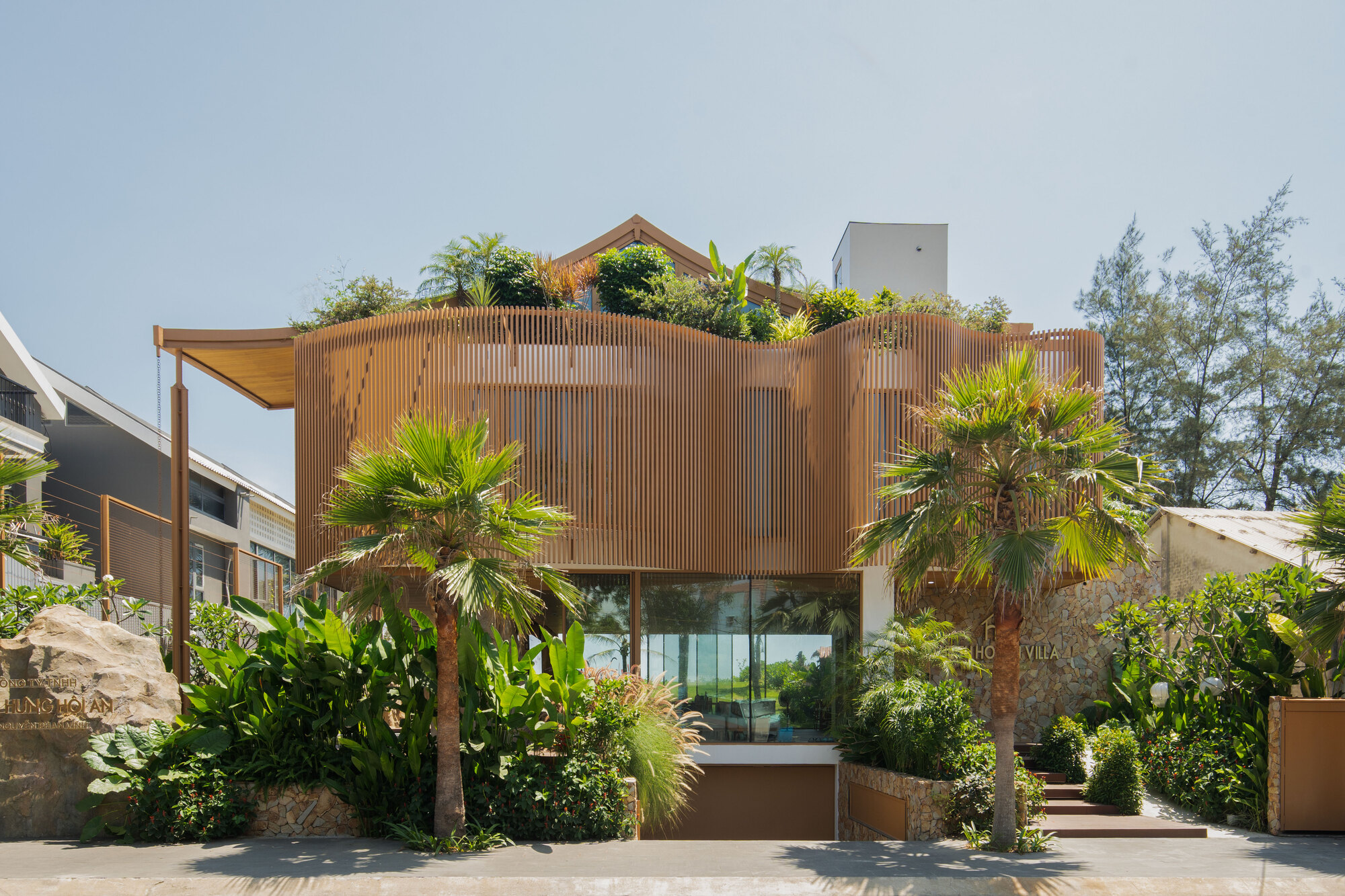 TH Villa Hoi An / 85 Design: вилла на 360 м² в прибрежной зоне Хойана