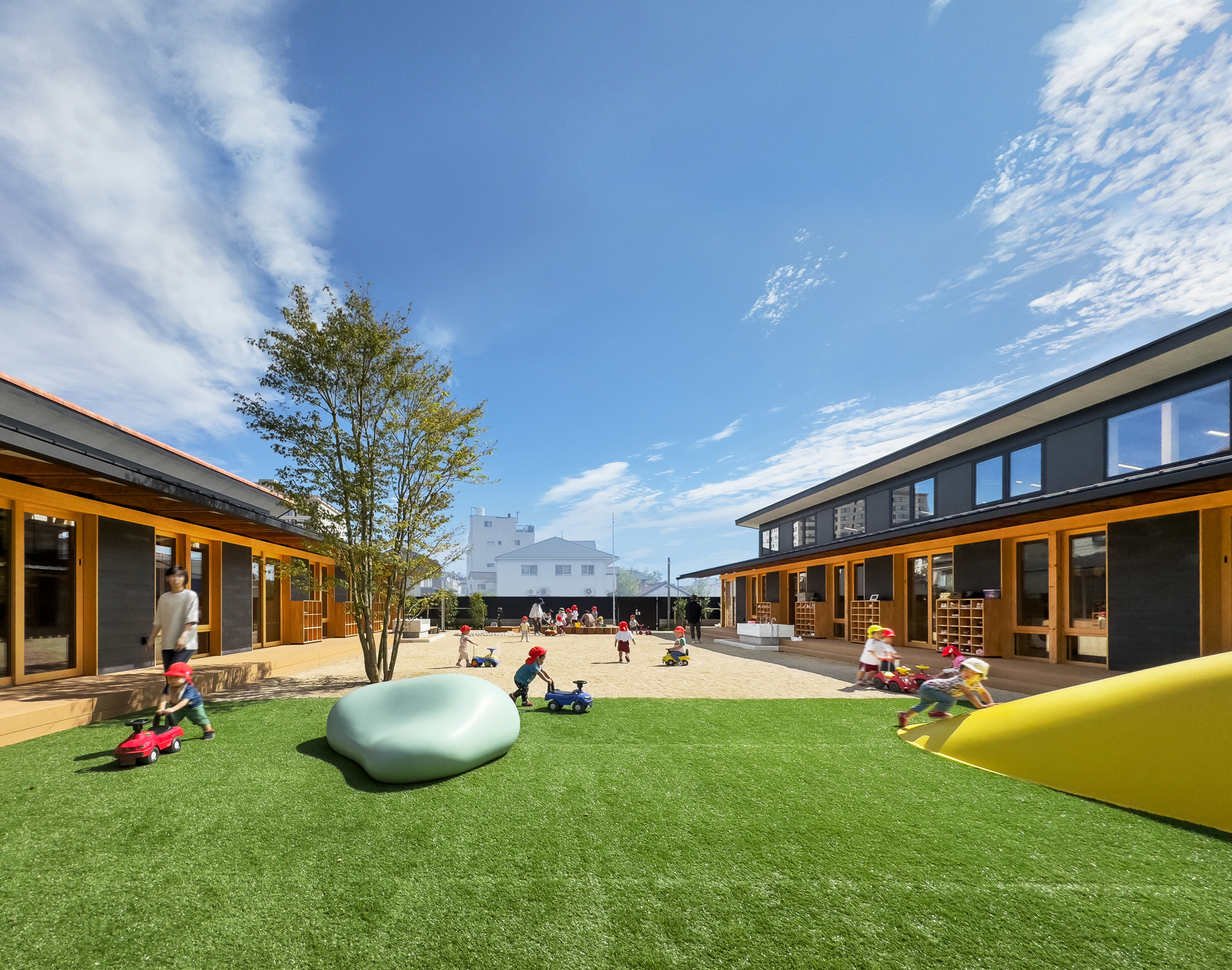 Детский сад Kurashiki Central Hospital Miwa Nursery School / Nikken Sekkei