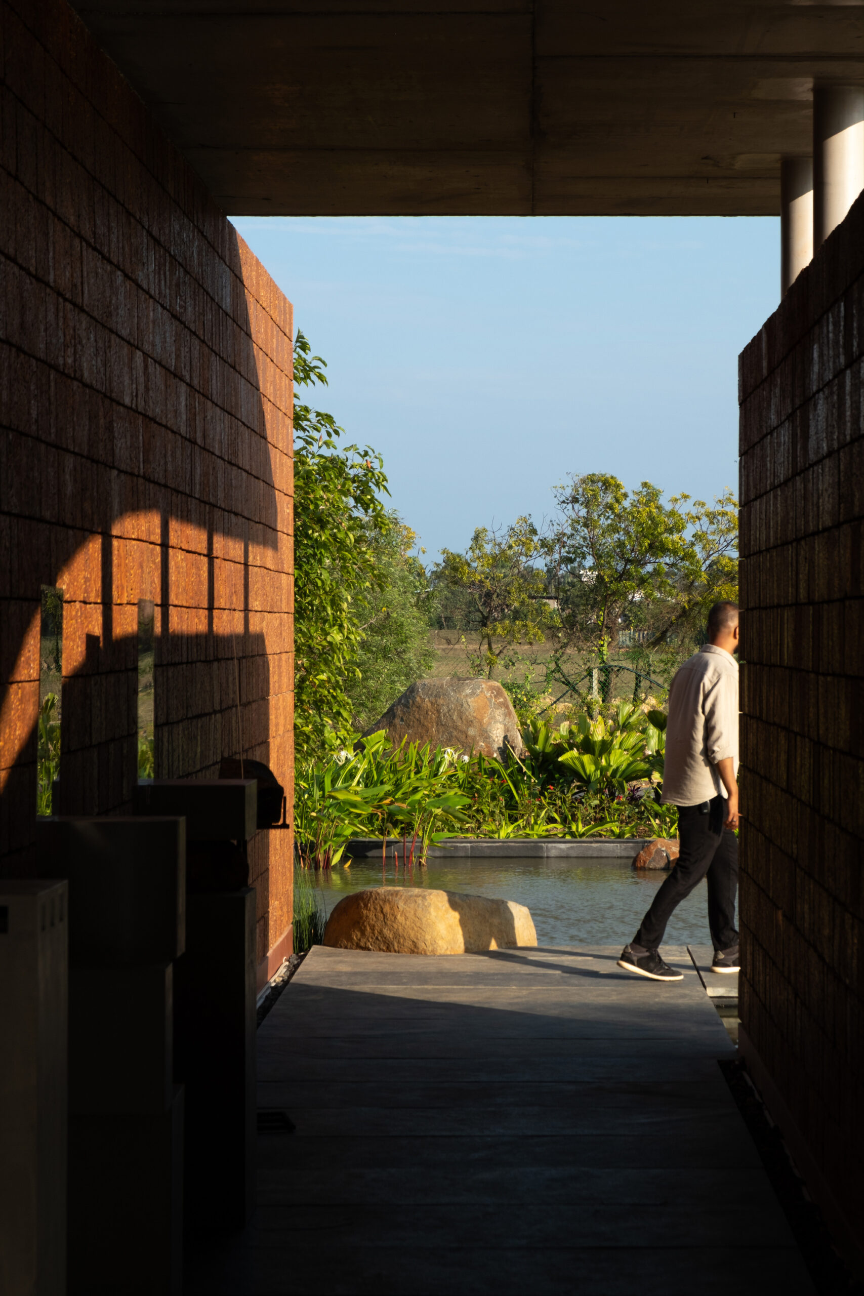 Four Walls Pavilion / Studio Mango