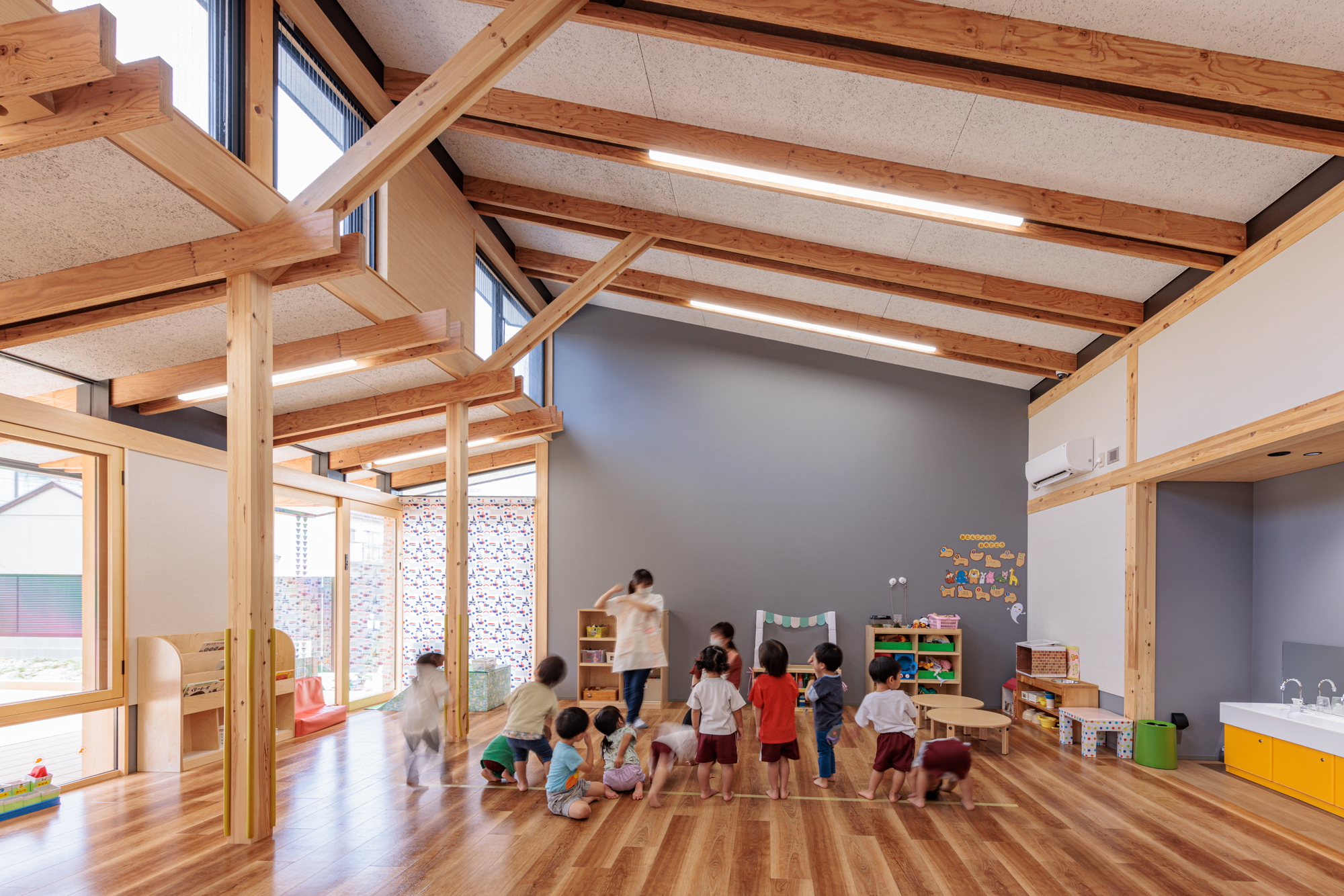 Детский сад Kurashiki Central Hospital Miwa Nursery School / Nikken Sekkei