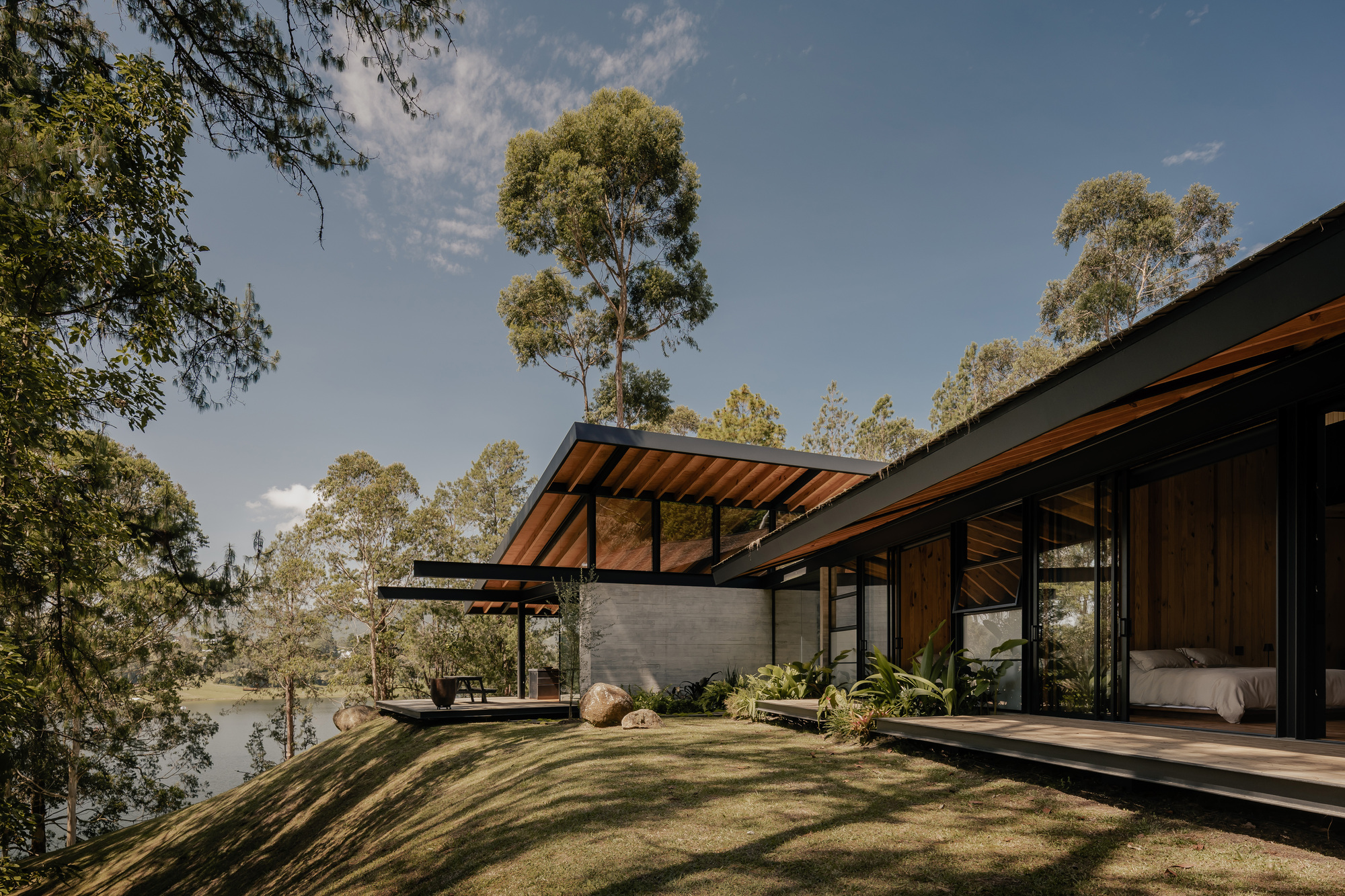 Дом на водохранилище / Obranegra Arquitectos