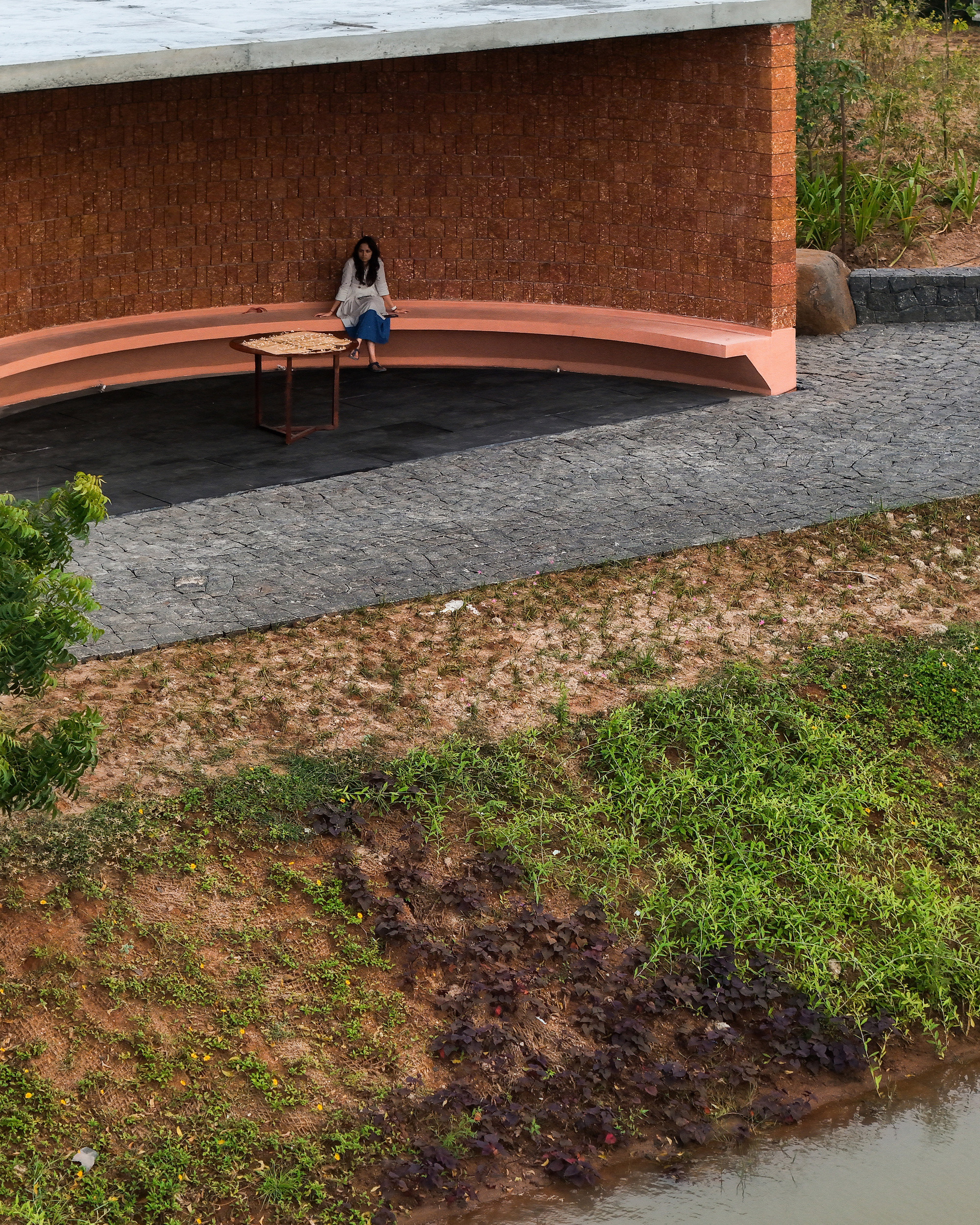 Four Walls Pavilion / Studio Mango