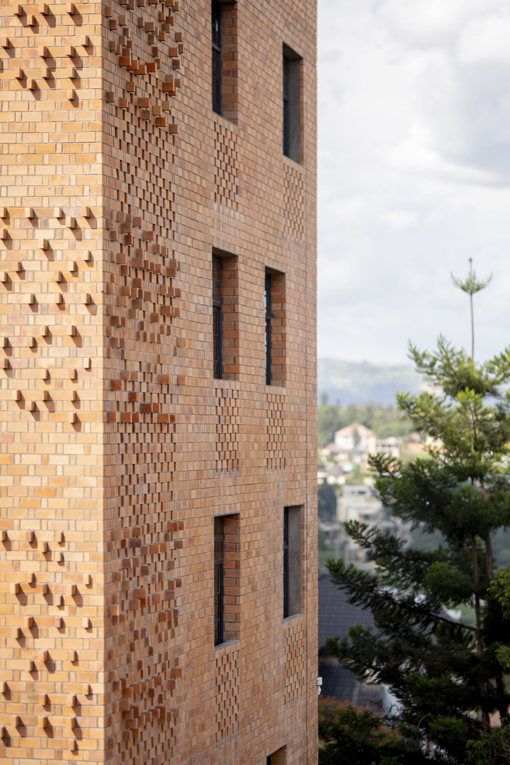 Brick Tower Mixed Use Building / ASA Studio — кирпичная башня смешанного назначения в Кигали