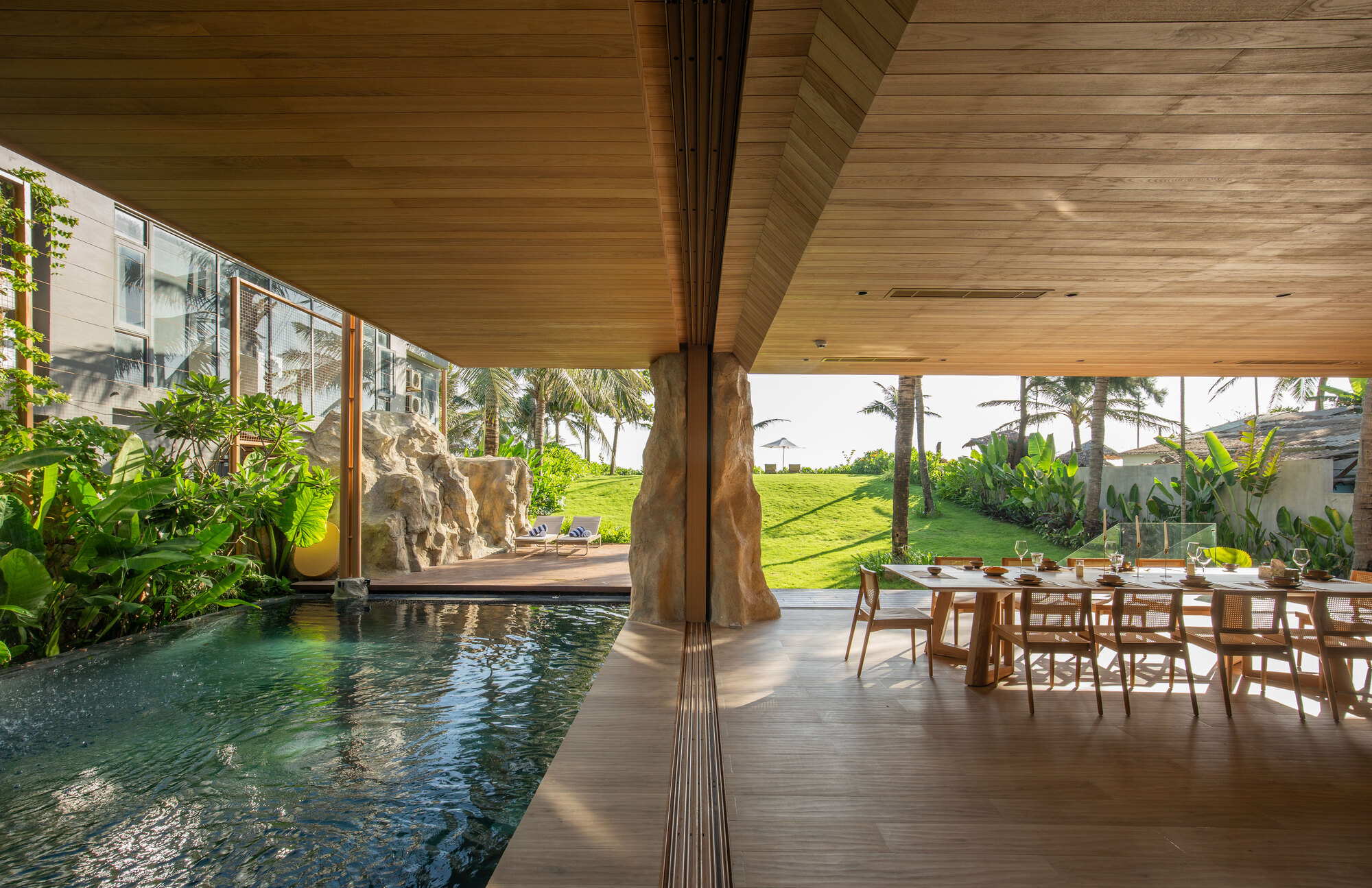 TH Villa Hoi An / 85 Design: вилла на 360 м² в прибрежной зоне Хойана